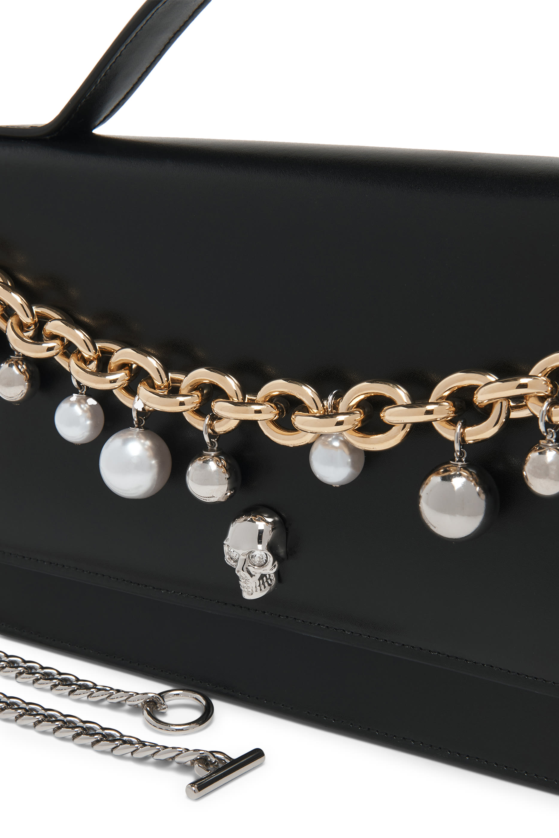 حقيبة بحلية جمجمة