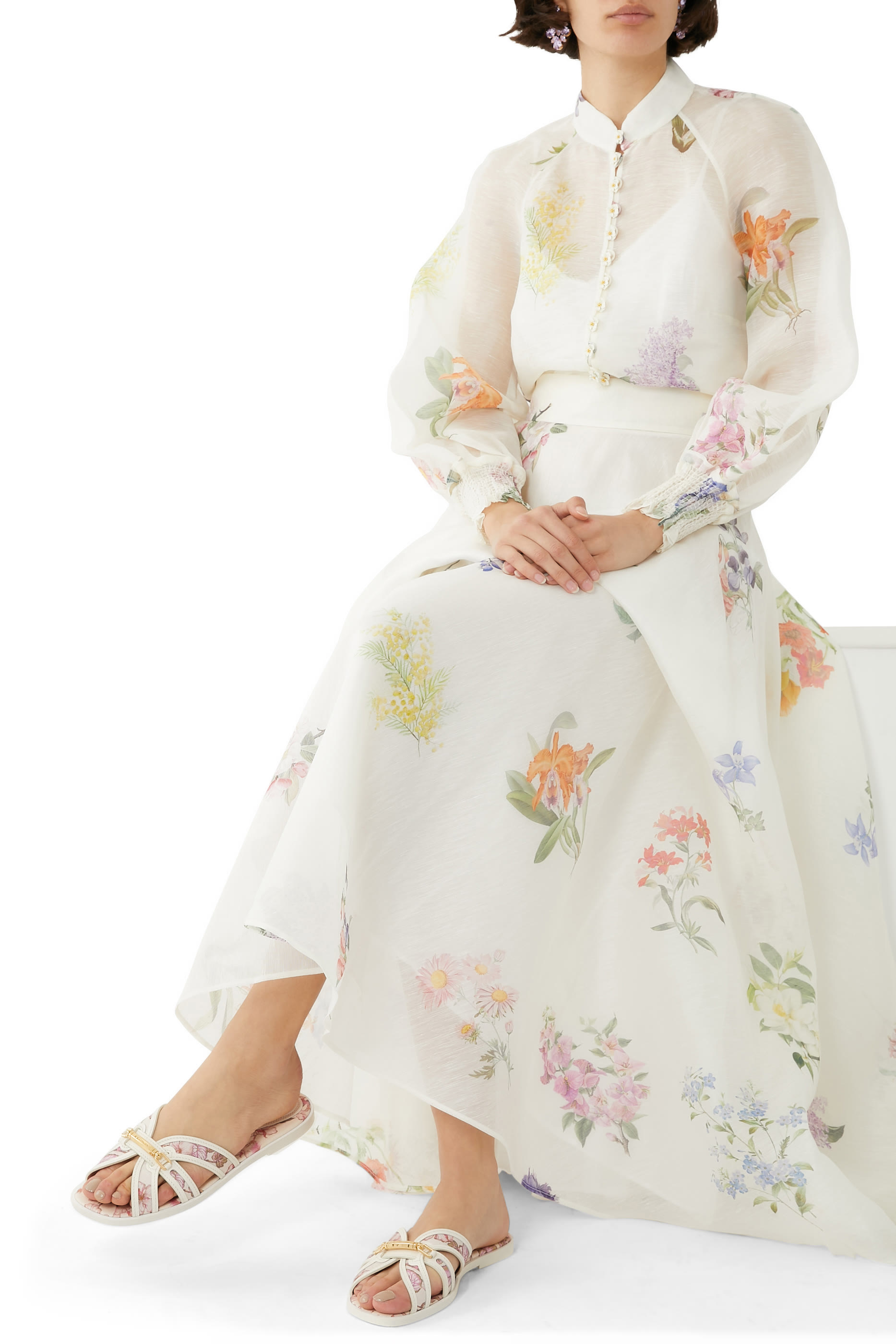 صندل بحلية موشورية مع كعب مسطح ونقشة زهور