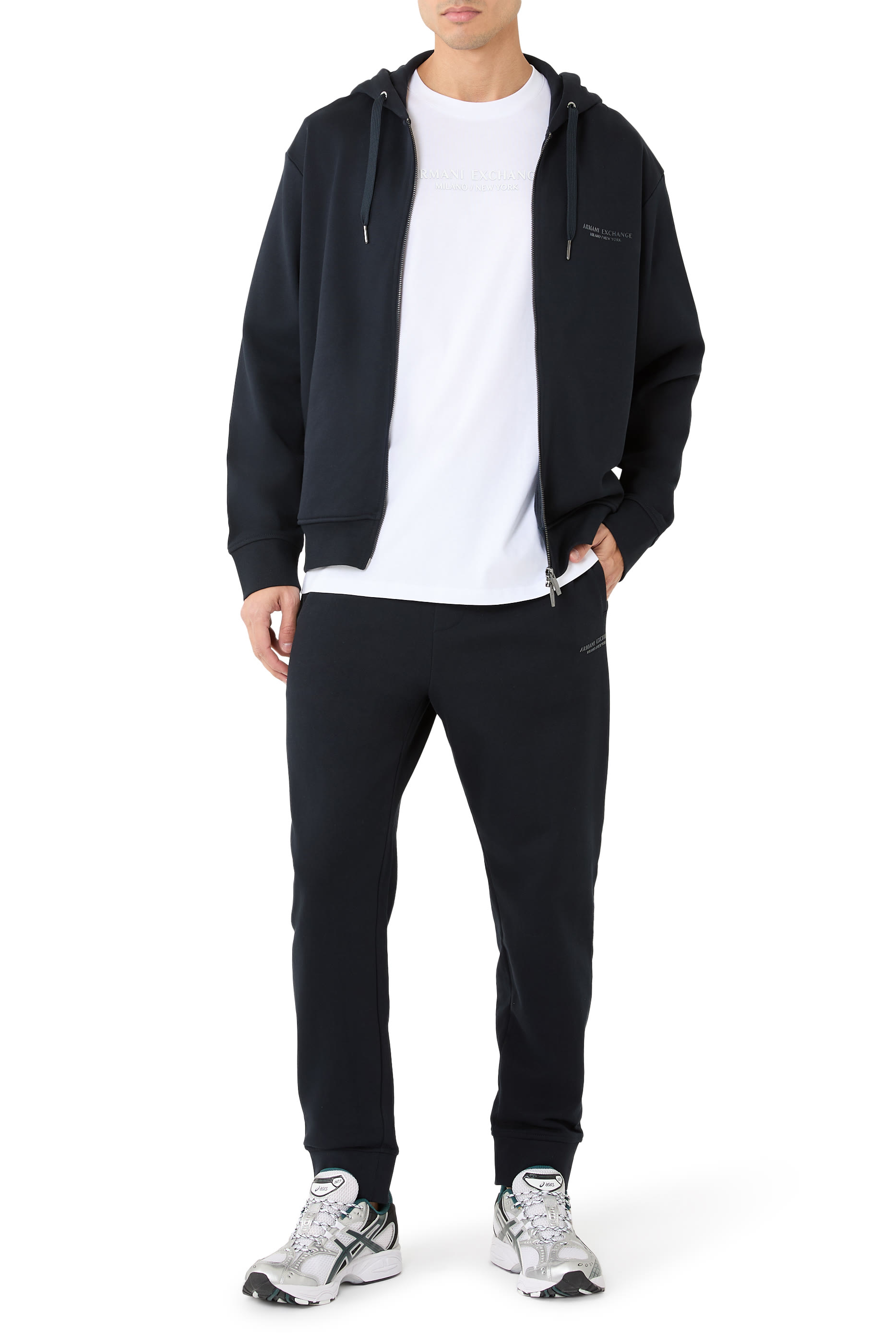 بنطال رياضي بشعار الماركة بلون مماثل