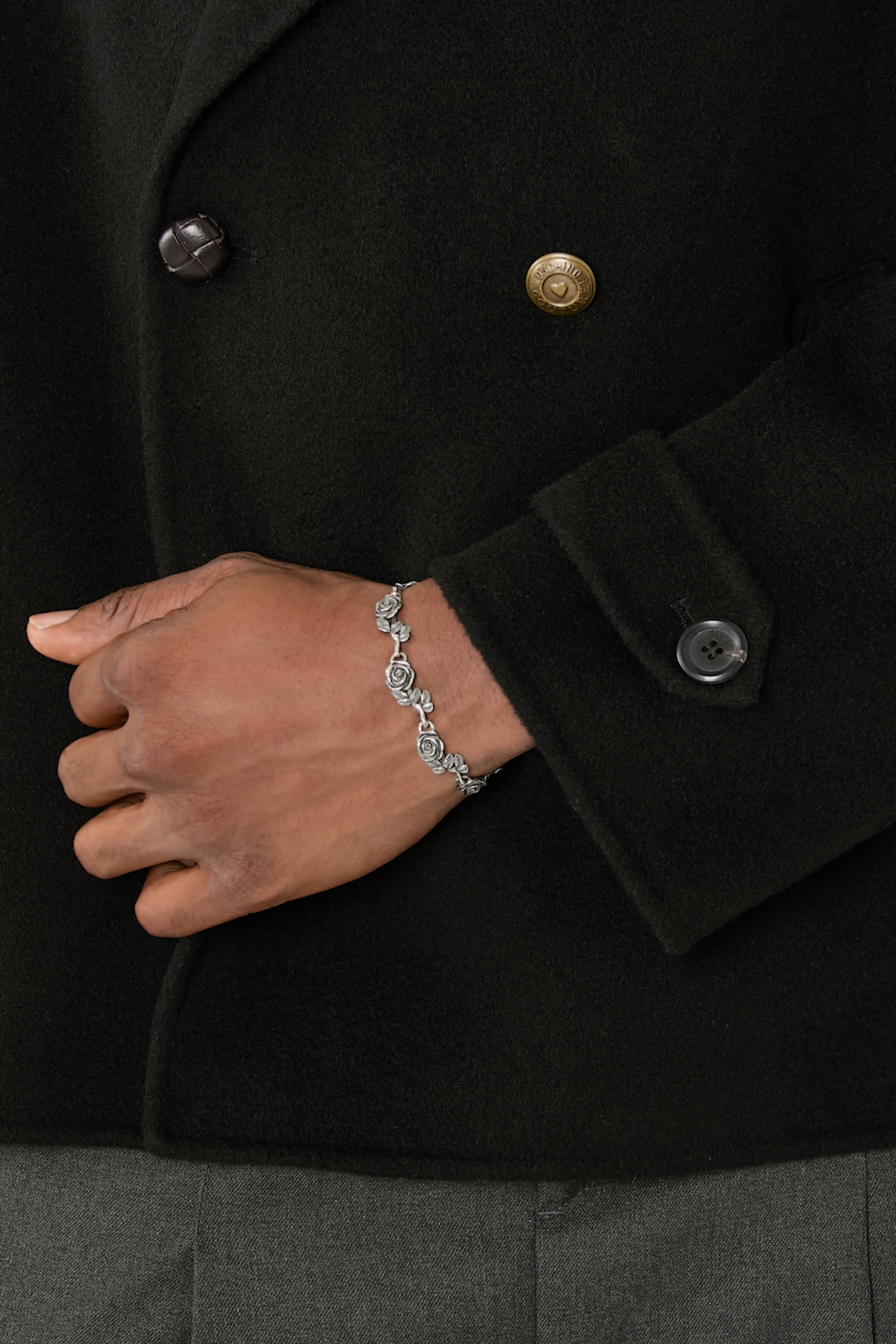 سوار مزين بزهور متعددة، فضة استرلينية