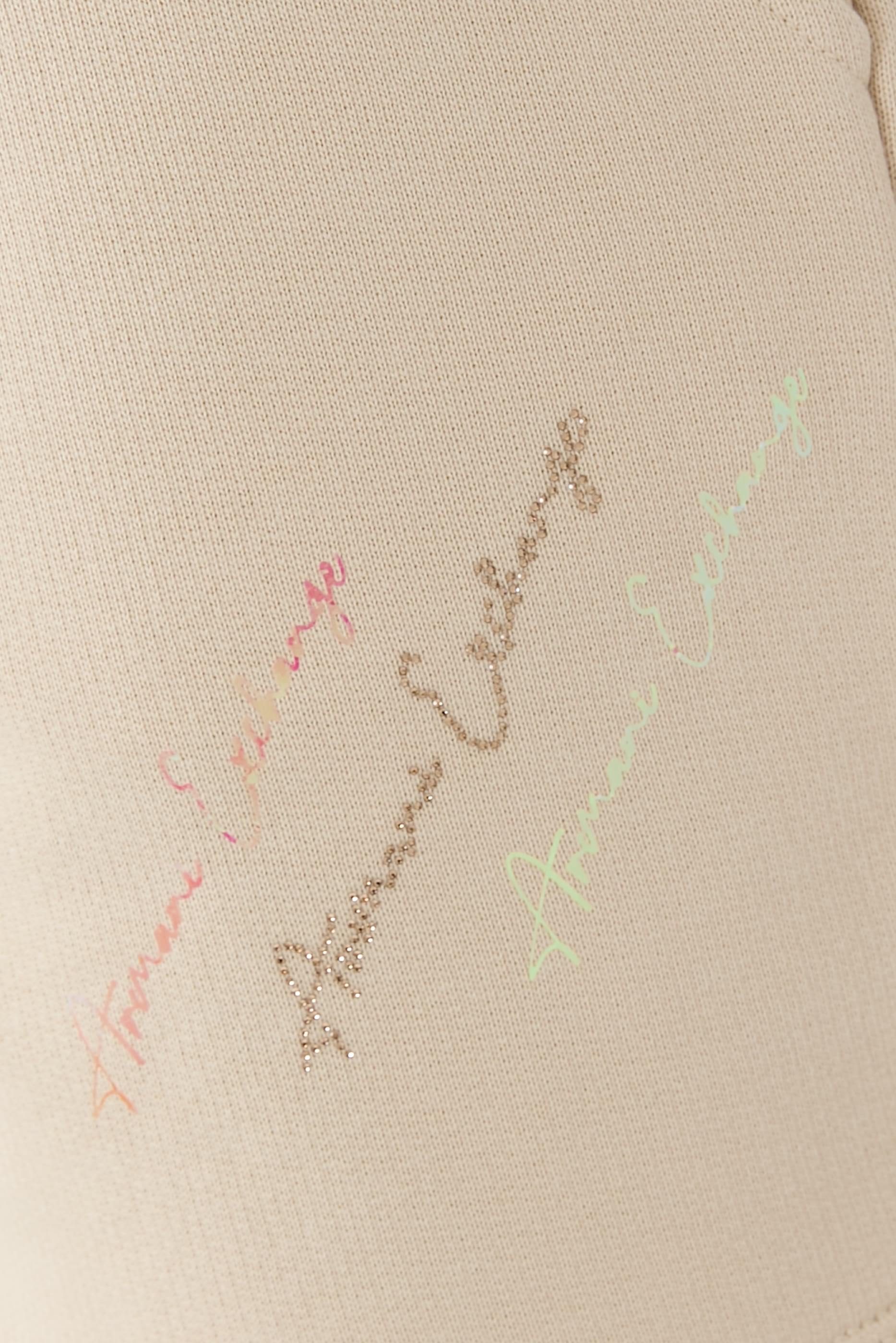 شورت بشعار الماركة