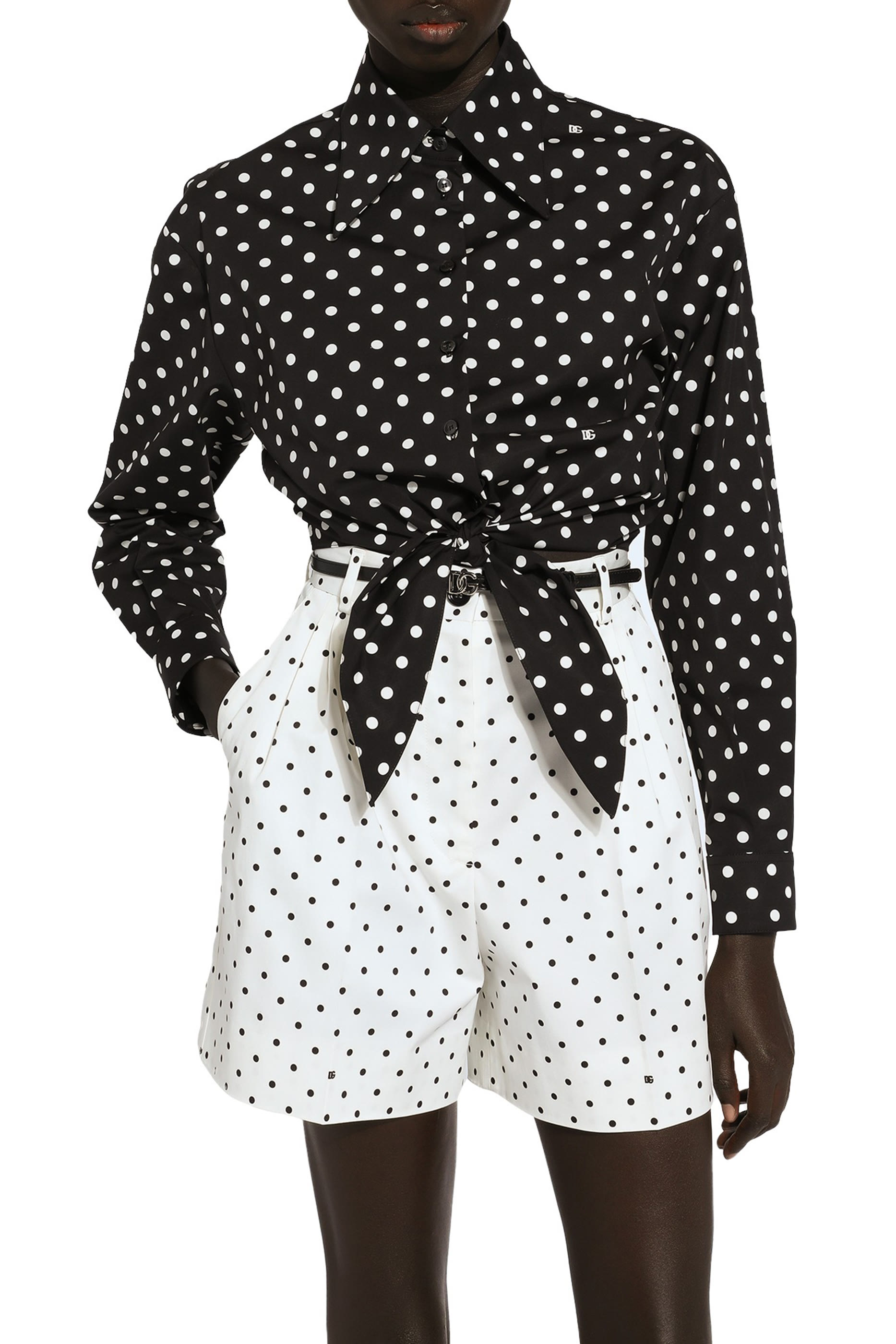 بلوزة قصيرة بنقشة نقاط بولكا