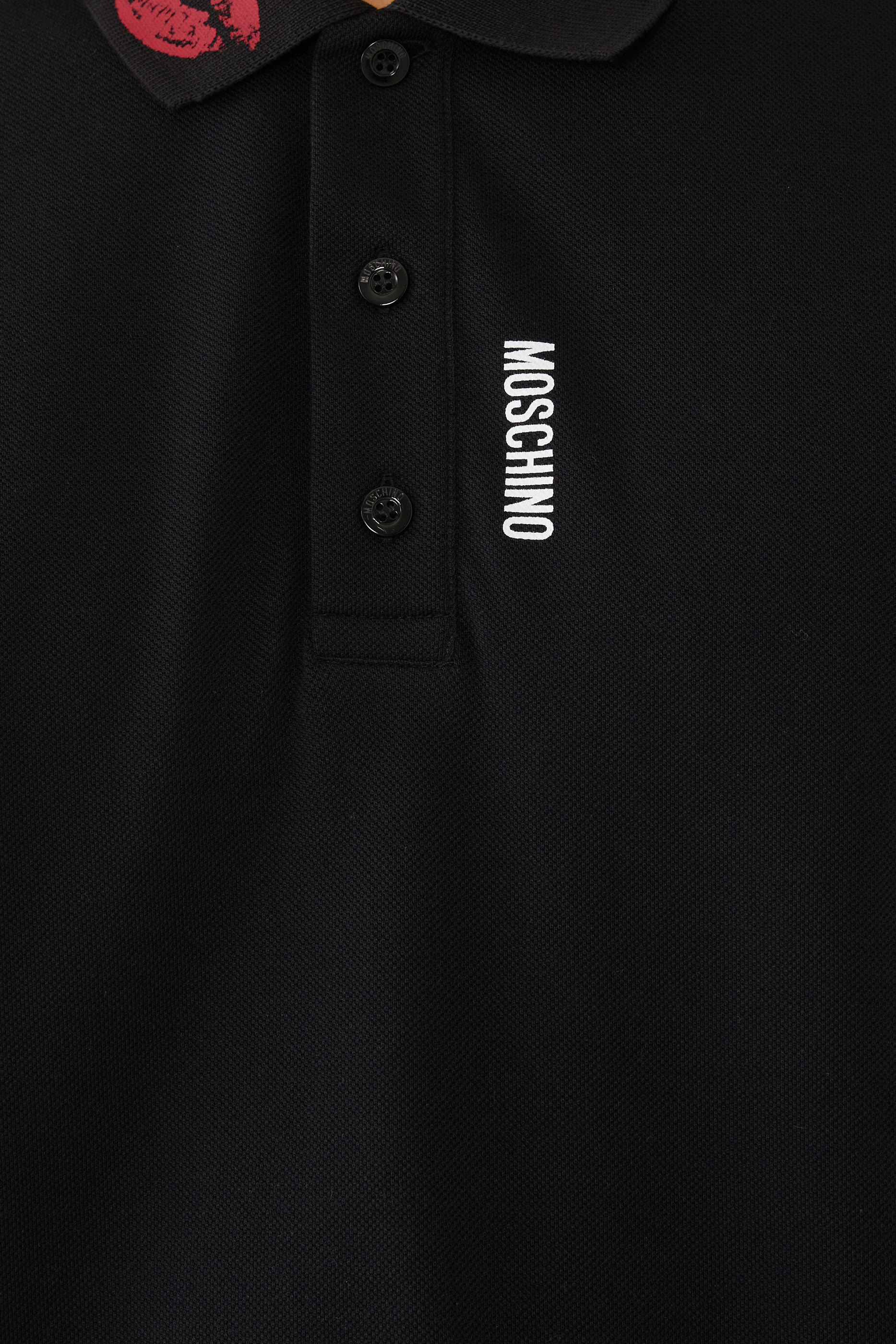 قميص بولو كلاسيكي بنقشة غرافيك بيكيه