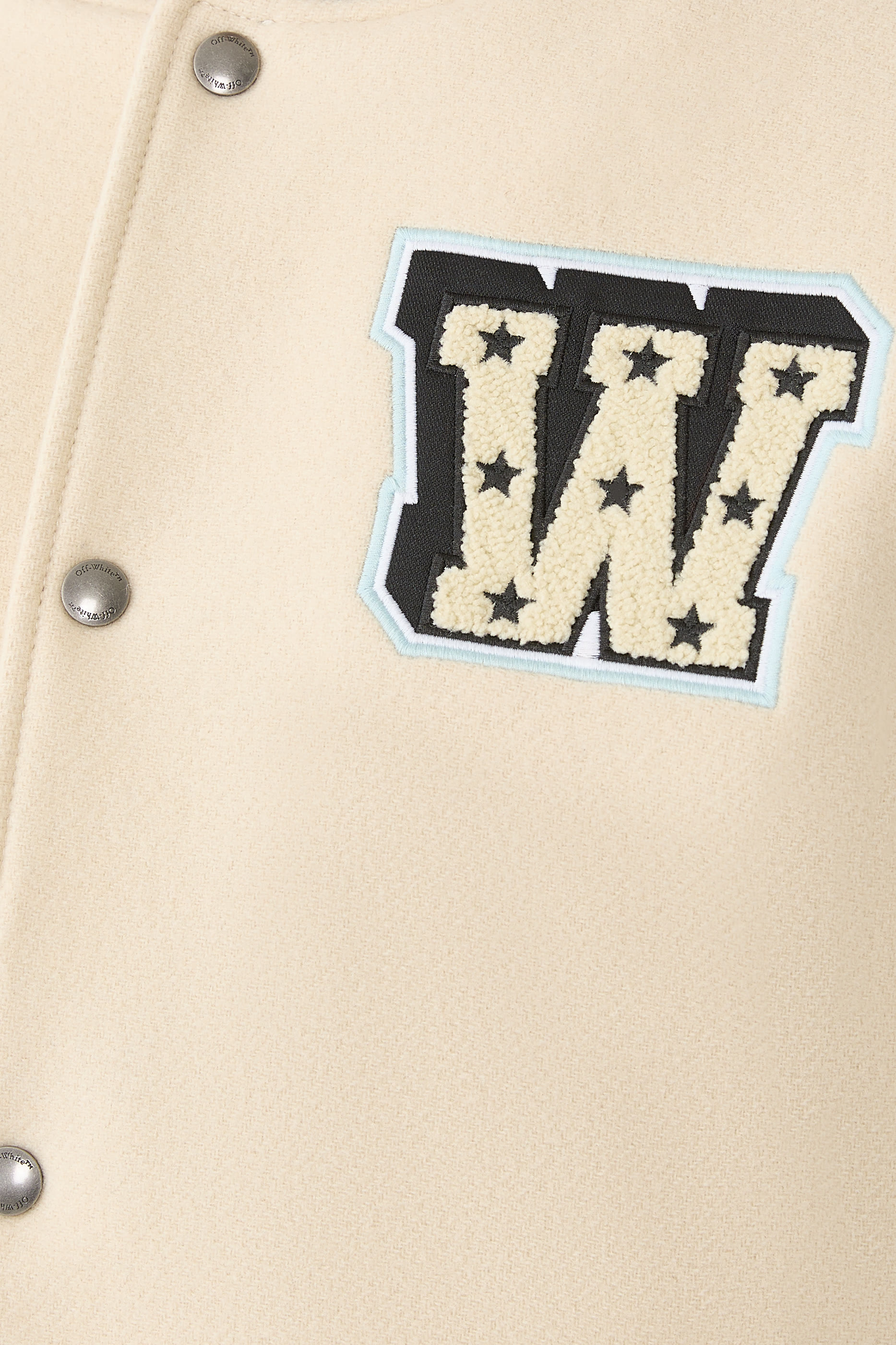 جاكيت بتصميم جامعي بشعار الماركة بتصميم نجمة