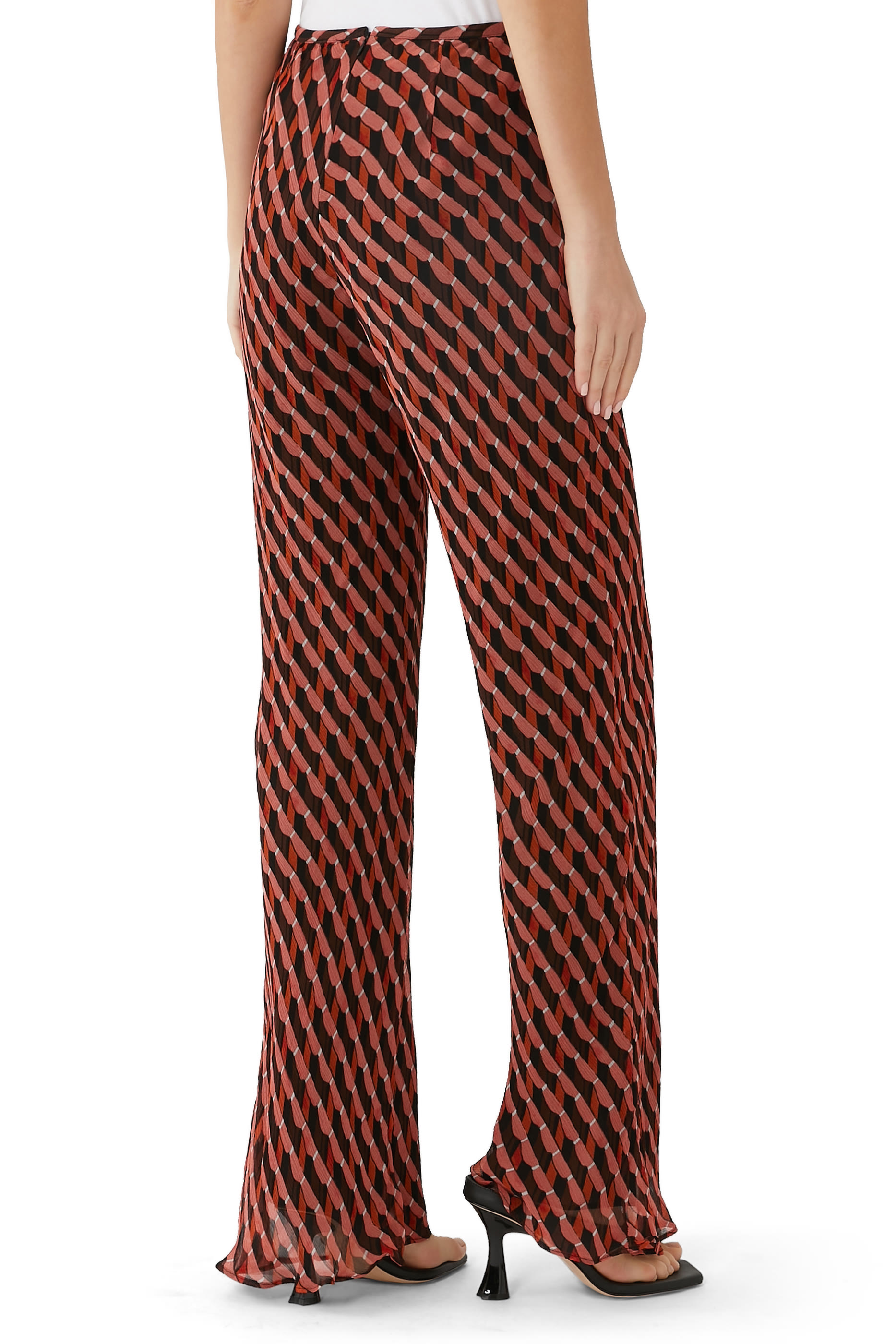 بنطال مارتينا بقصة مائلة وحافة واسعة