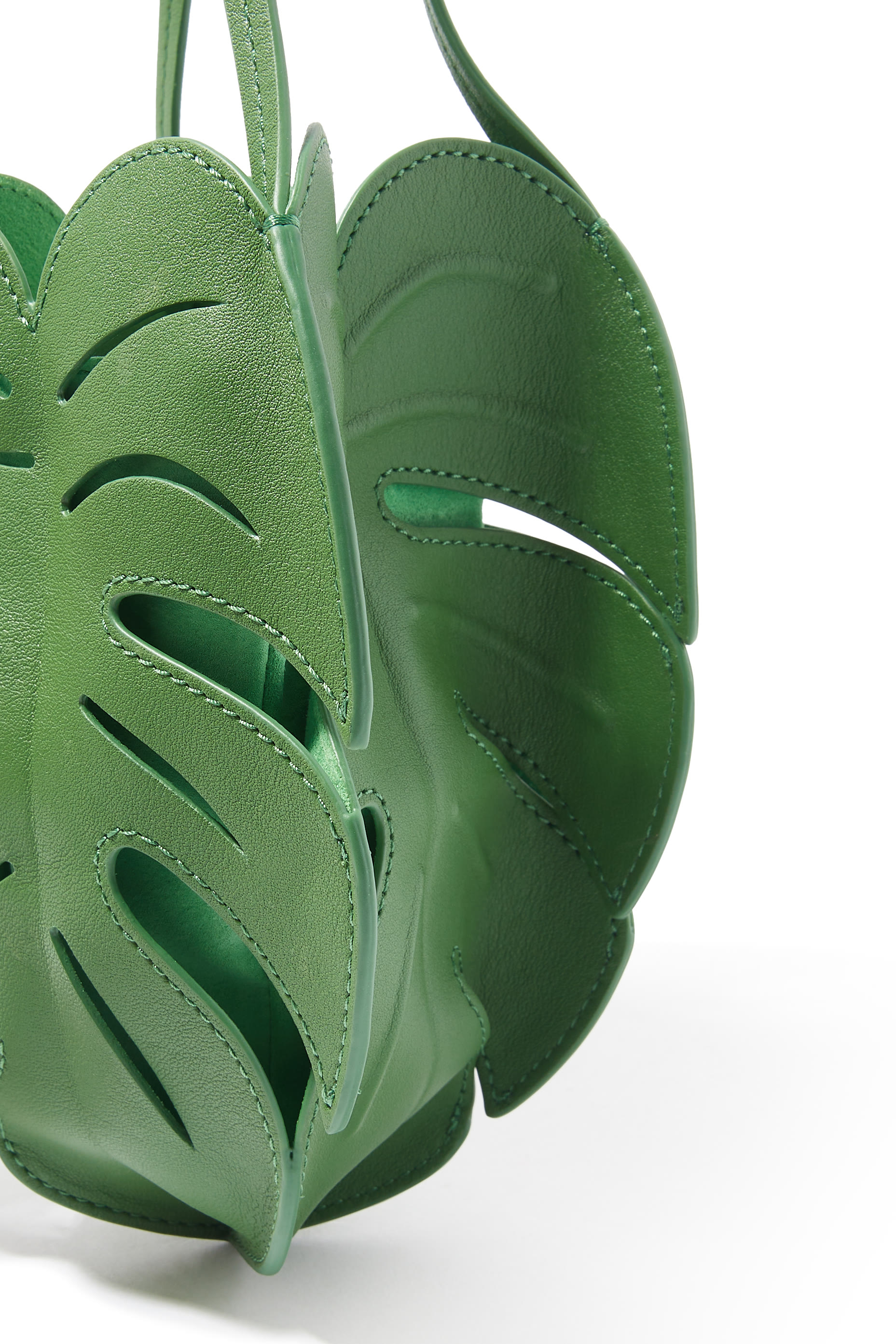 حقيبة بتصميم ورق النخيل جلد