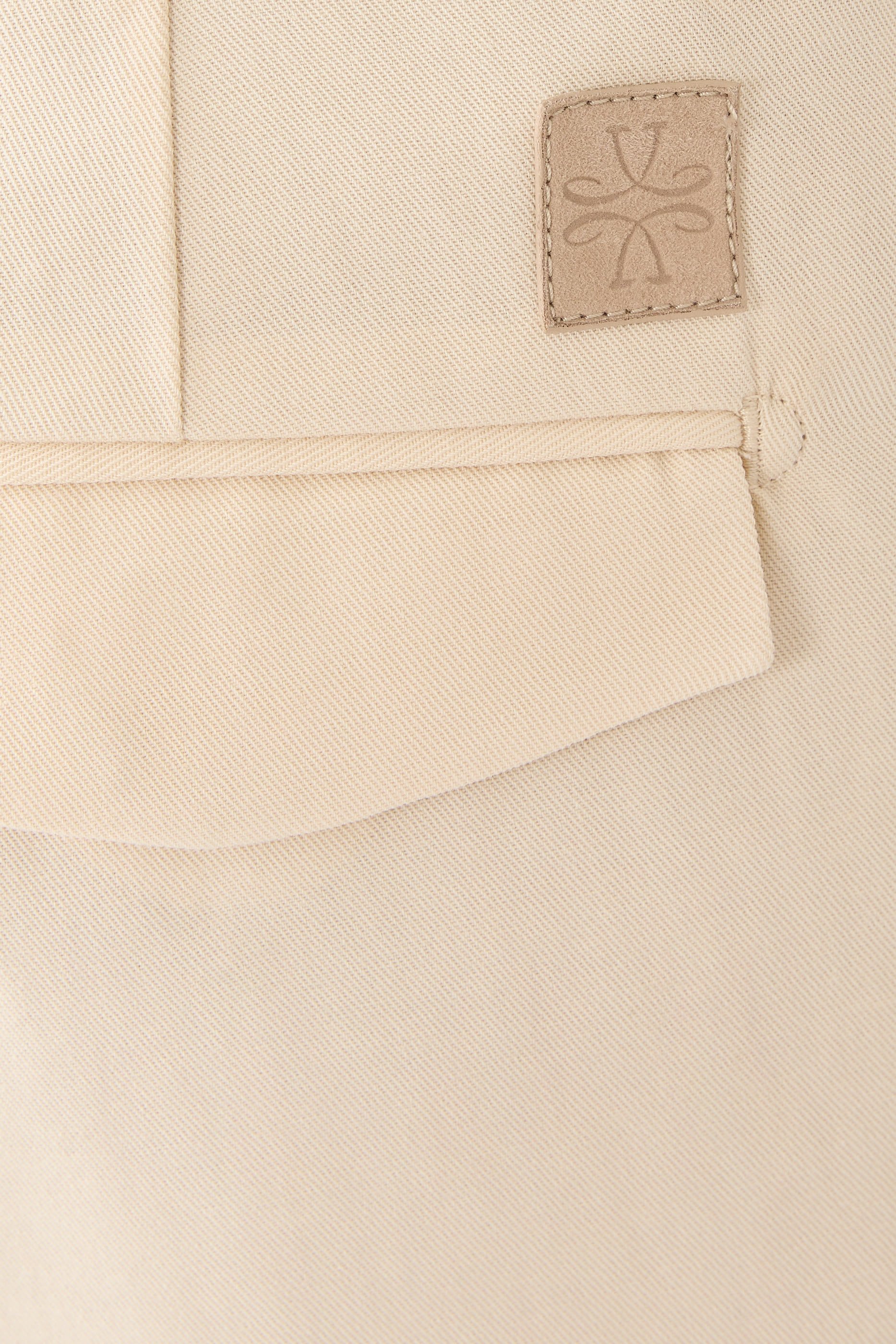 بنطال تشينو بانطالون بقصة عادية