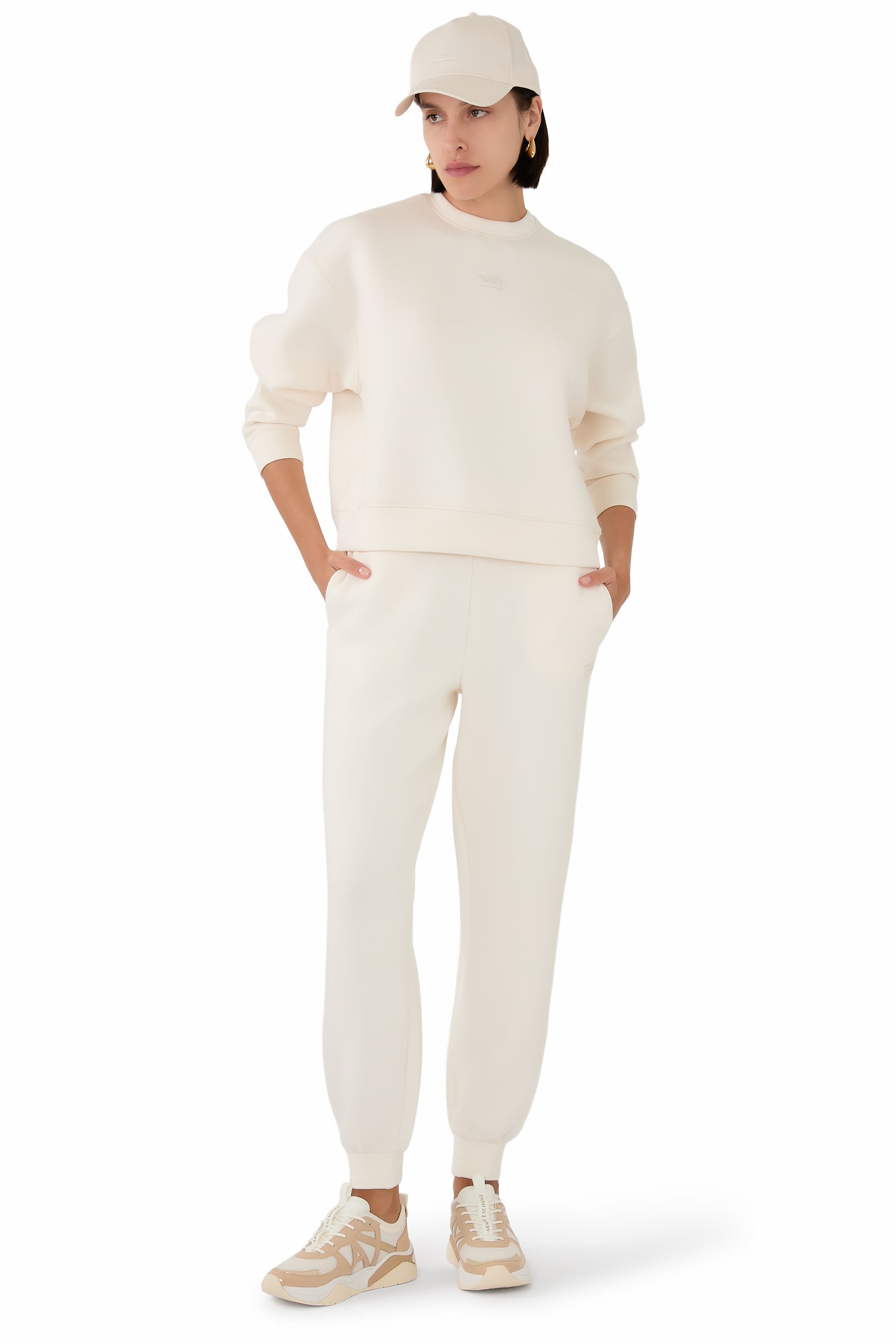 بنطال رياضي برباط تضييق وشعار الماركة