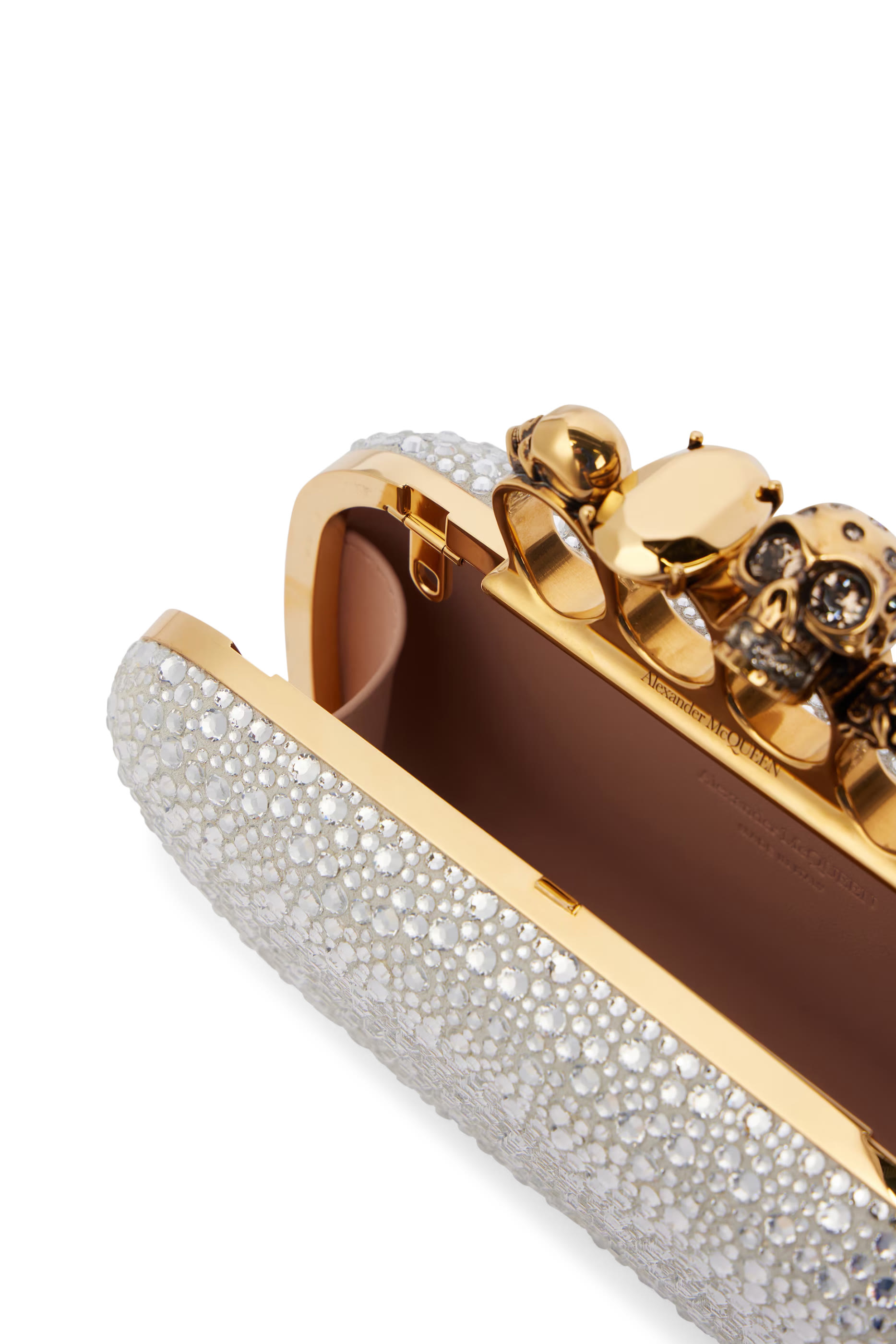 كلاتش مزين بأربعة خواتم وجمجمة