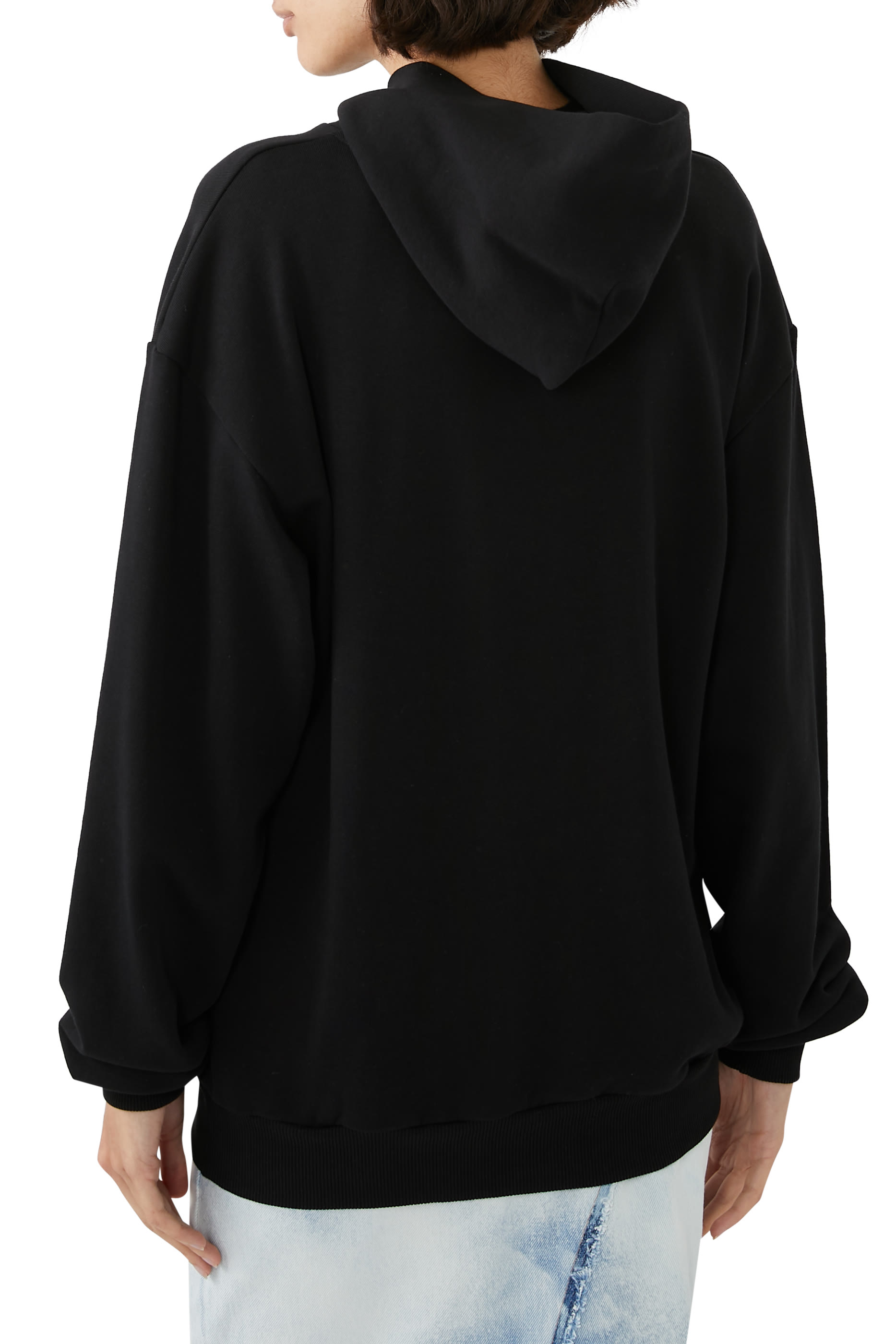 سويت شيرت بغطاء رأس بطبعة نصية مرصعة بأحجار الراين