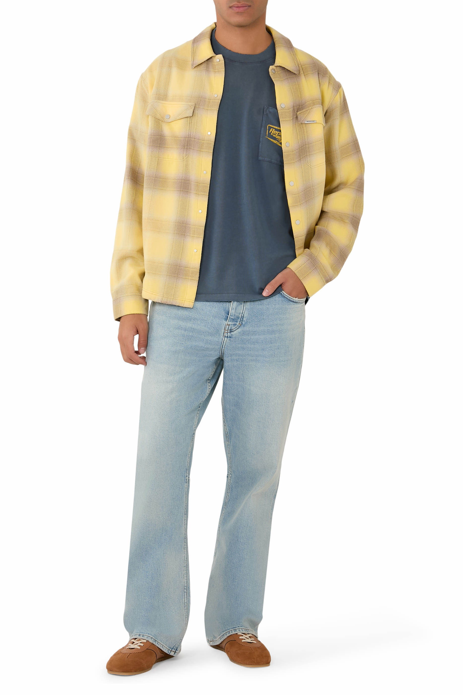 بنطال بقصة واسعة من الأسفل دنيم