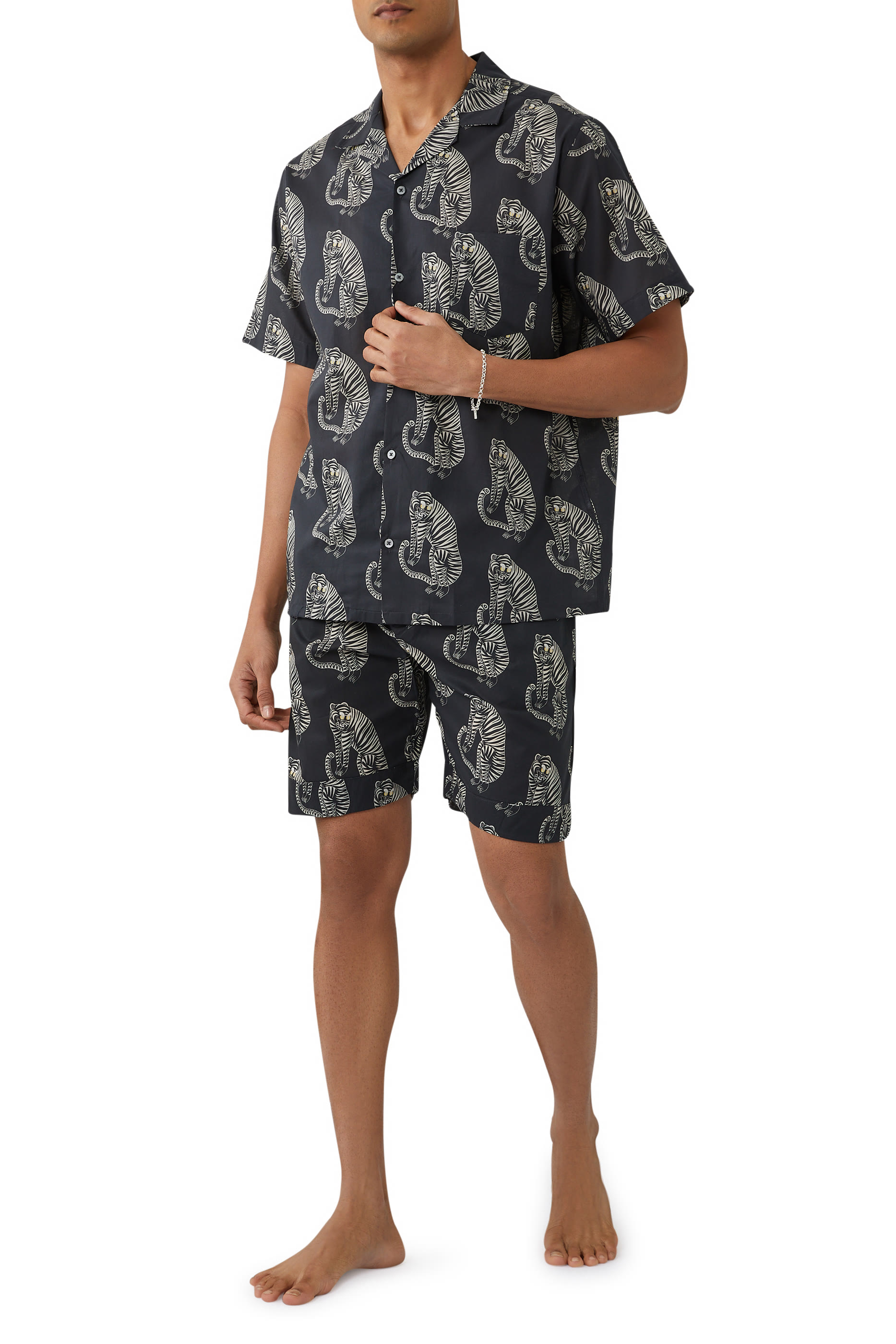 شورت بيجامة بطبعة نمر