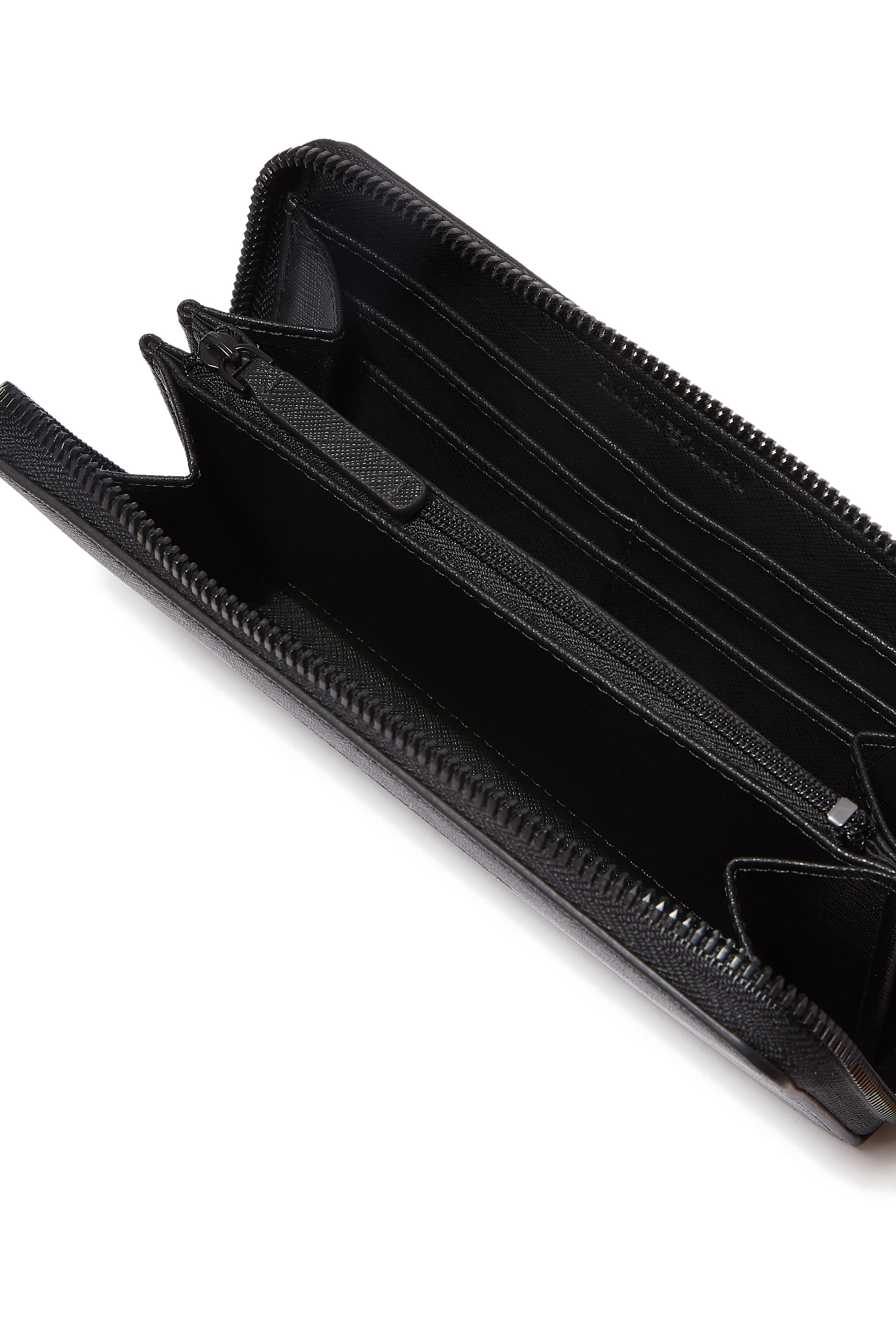 محفظة بسحّاب محيط