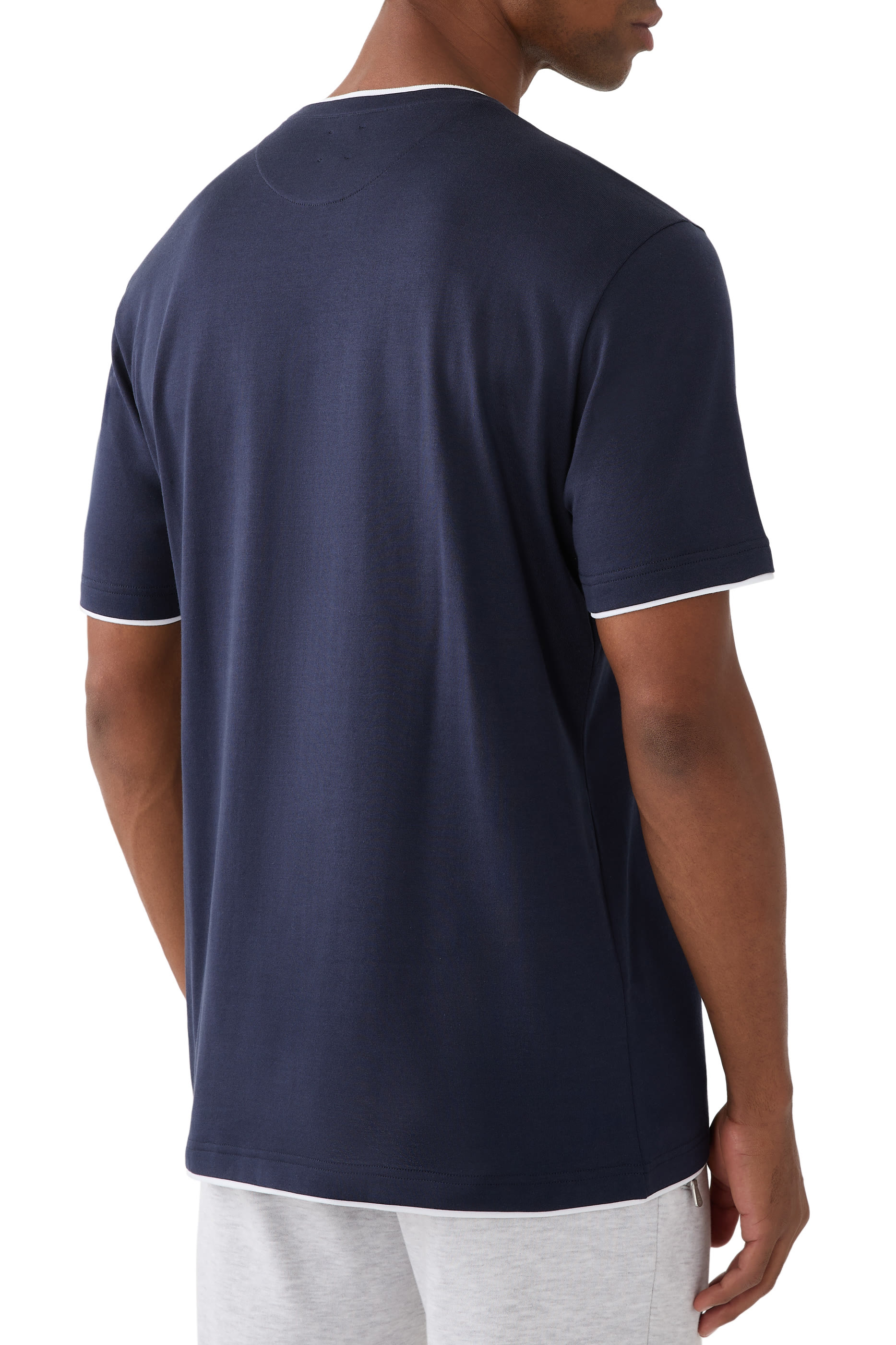 تيشيرت متعدد الطبقات