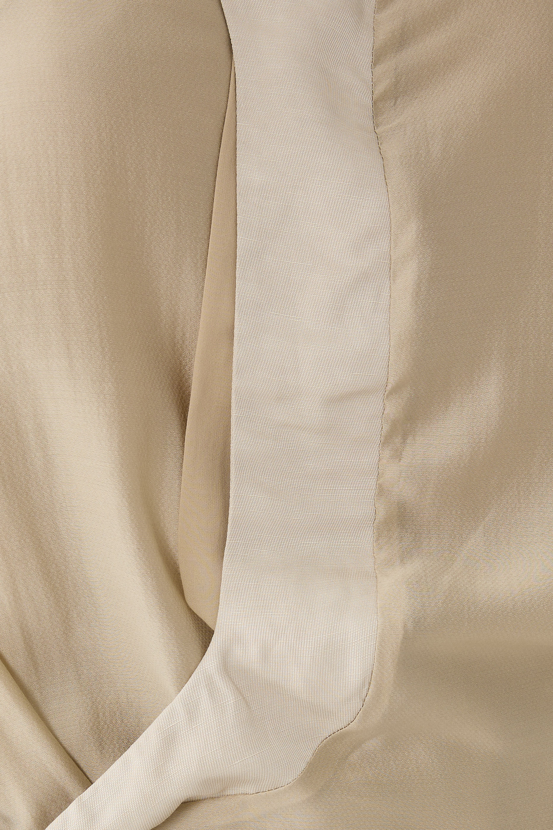 بلوزة انسيابية