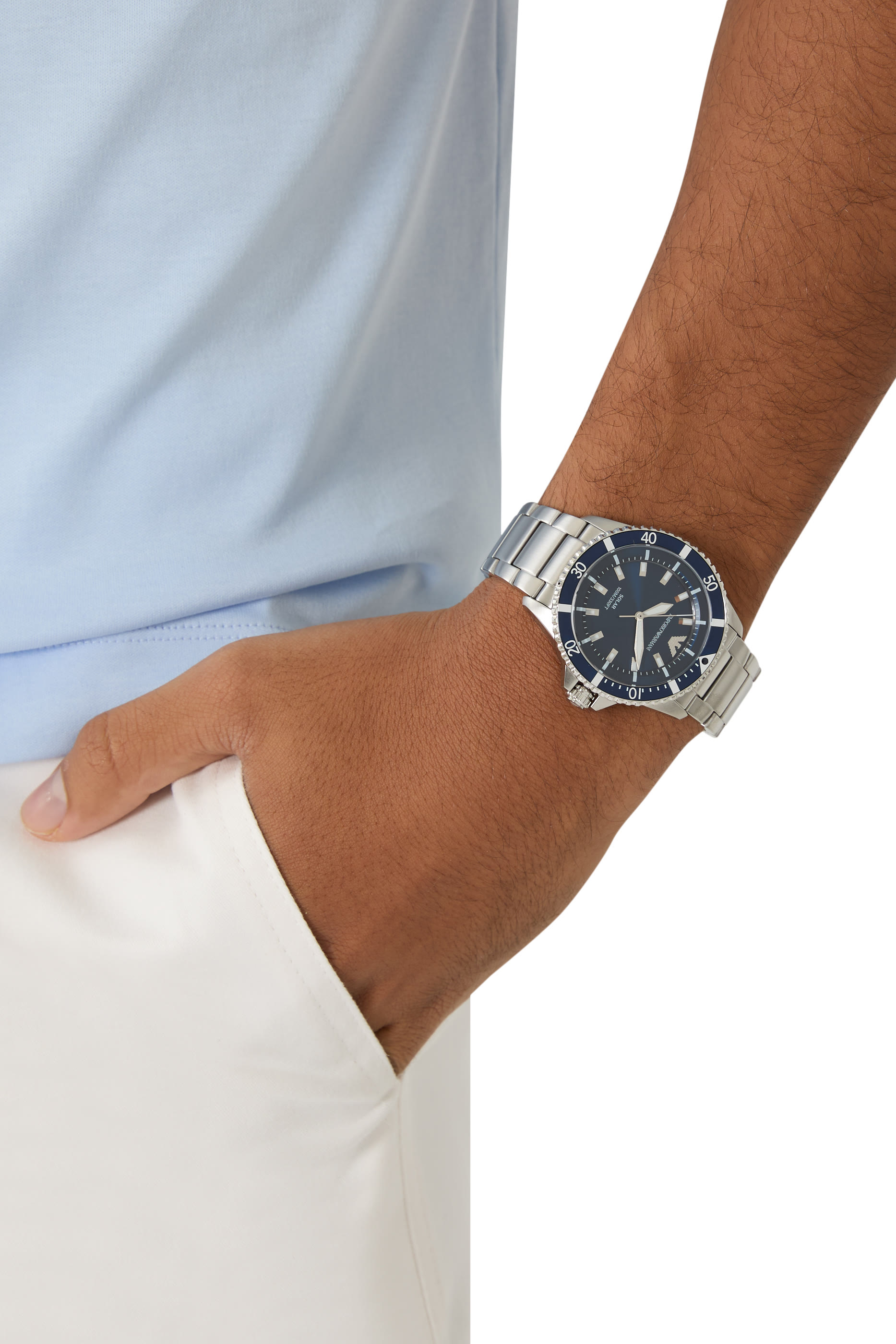 ساعة ورلد إكسبلورر بإطار سنتالس ستيل بمؤشرات ثلاثية تعمل بالطاقة الشمسية