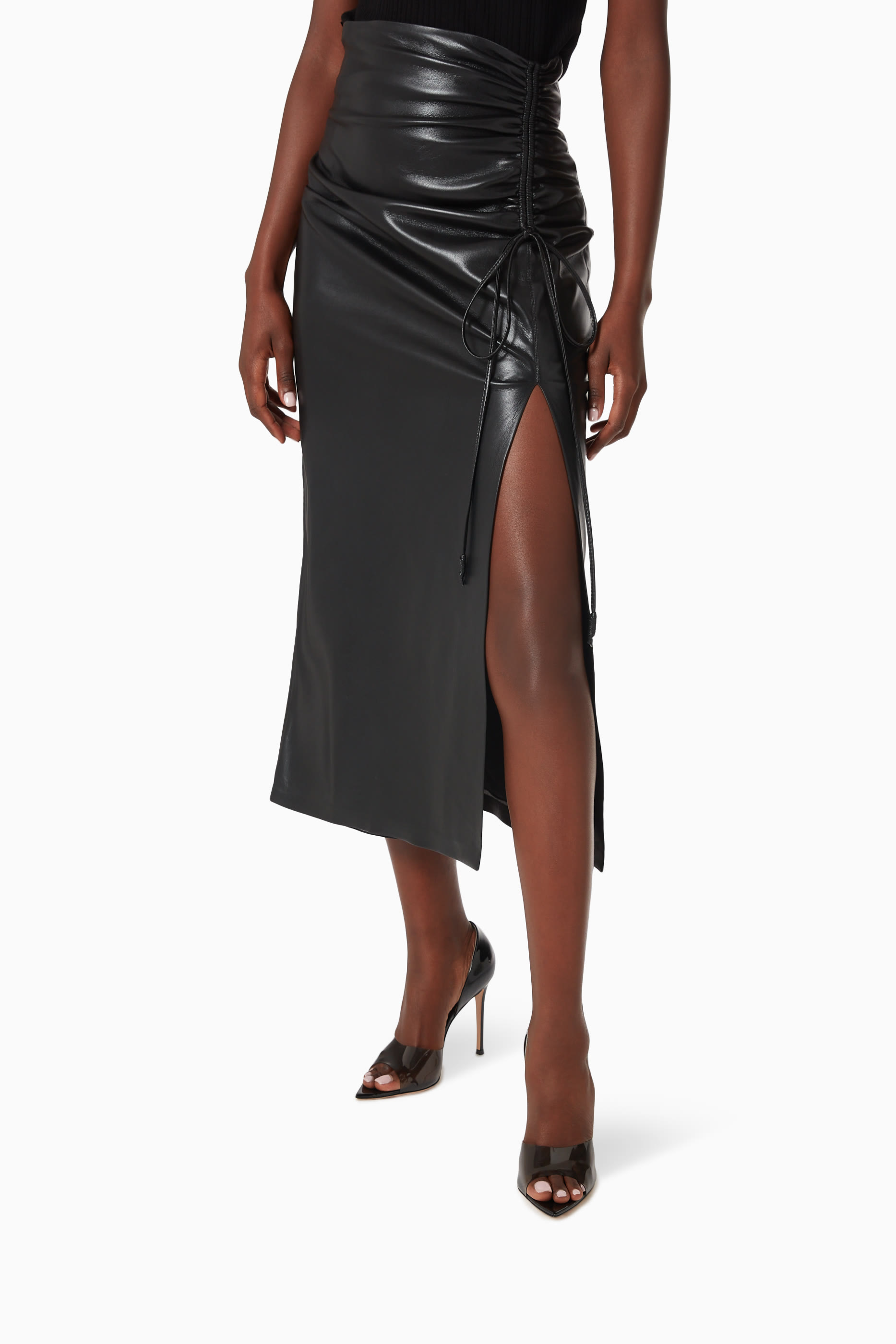 حذاء كلاسيك بري 105 بأجزاء شفافة بمقدمة مفتوحة