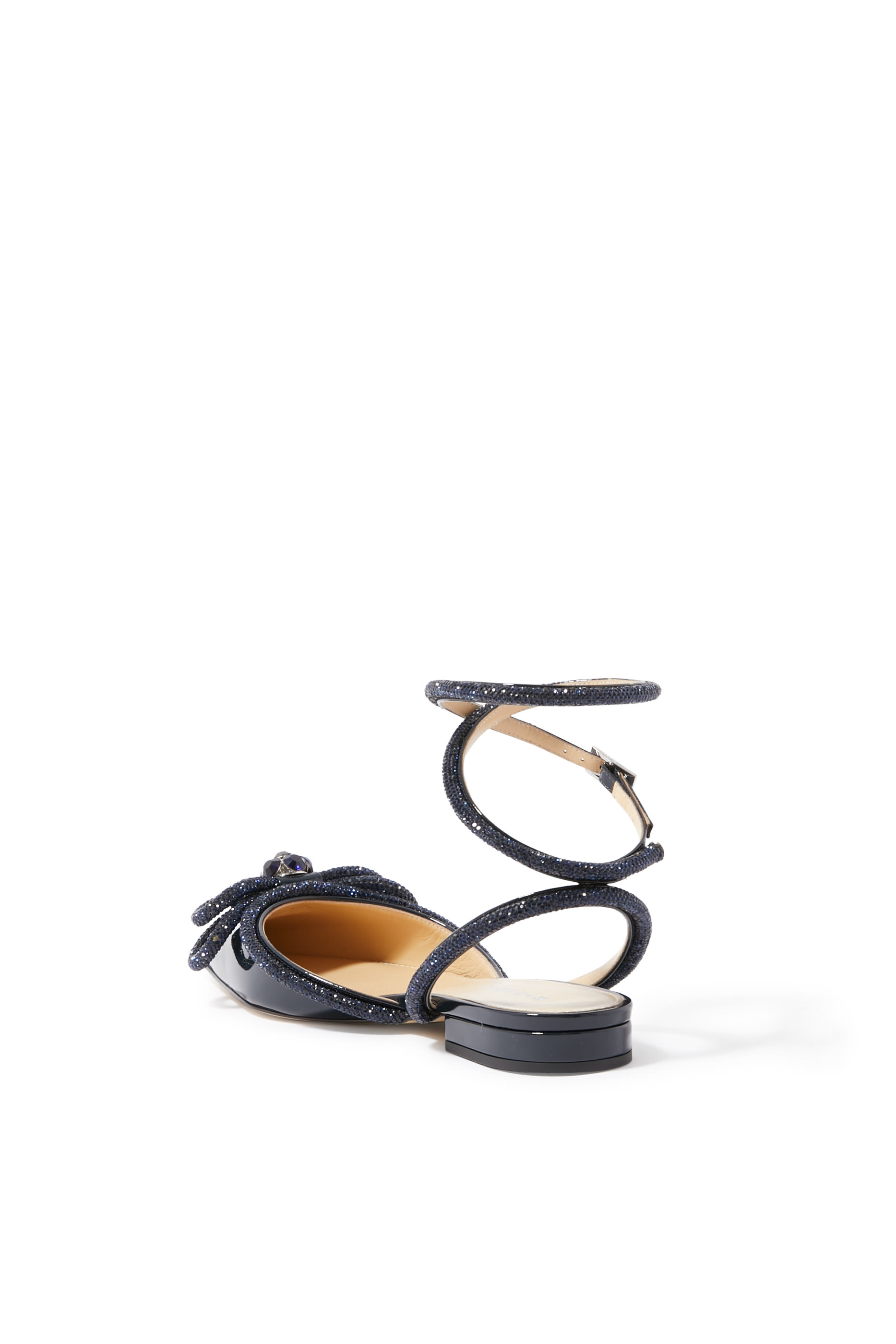 حذاء بكعب مسطح وربطتي فيونكةستان