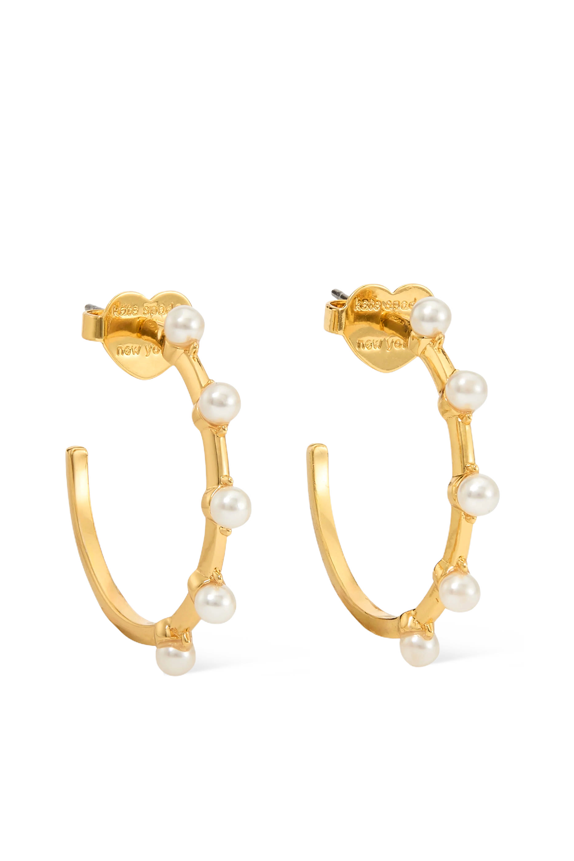 أقراط دائرية هينت اوف شيمر مرصعة بأحجار زركونيا مكعبة ولؤلؤ زجاجي، معدن مطلي ومشابك من فولاذ صحي