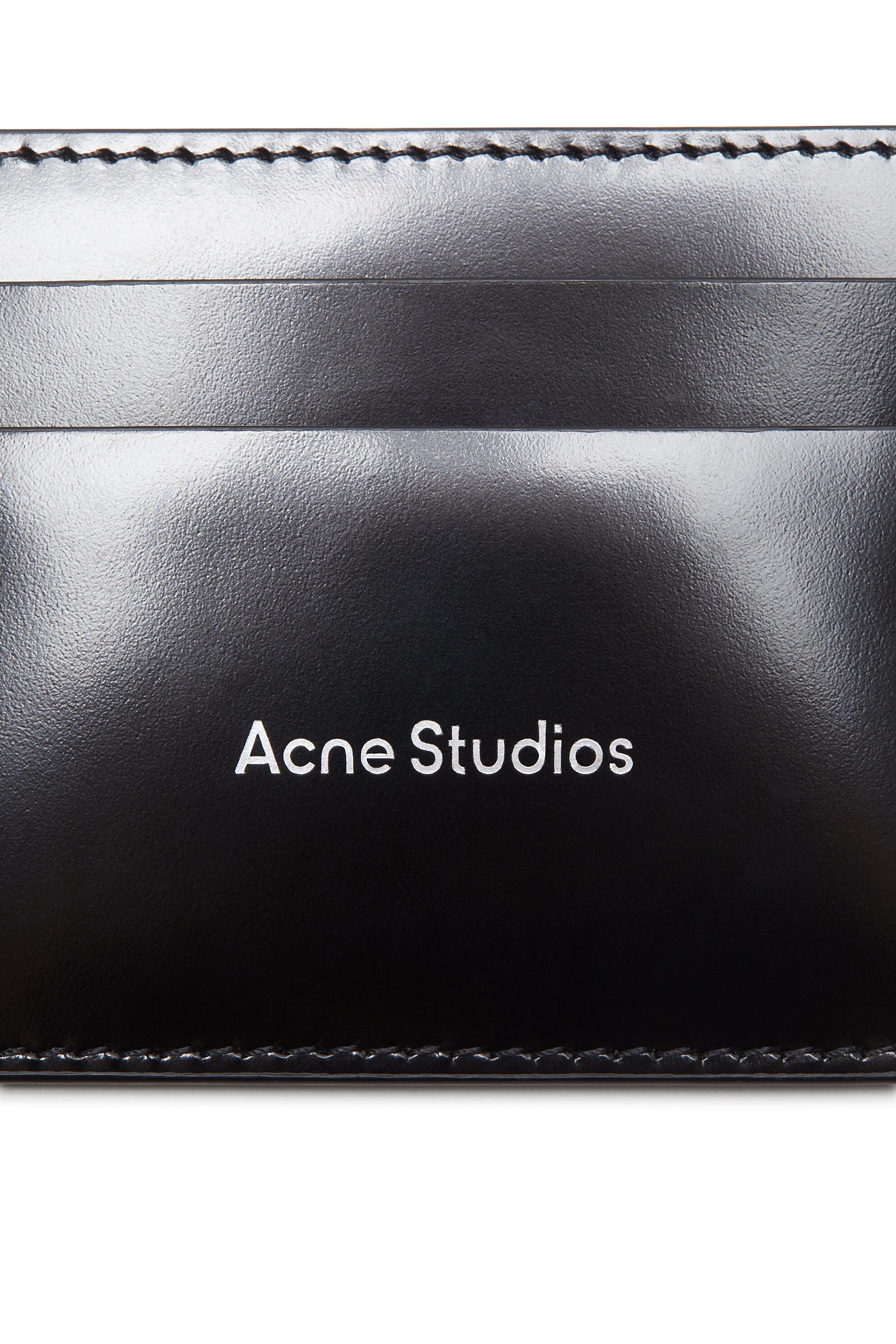 حافظة بطاقات جلد