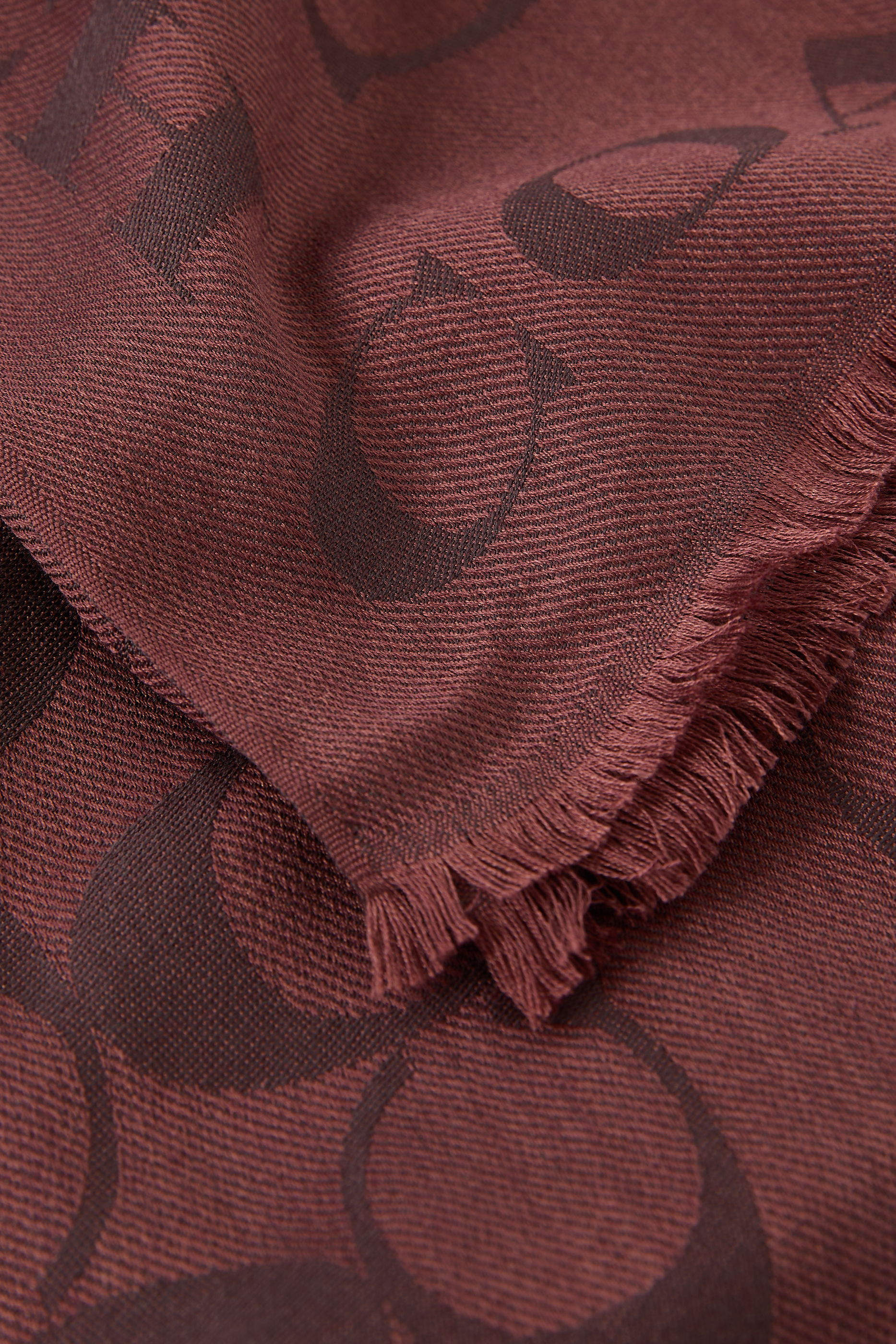 وشاح بشعار الماركة