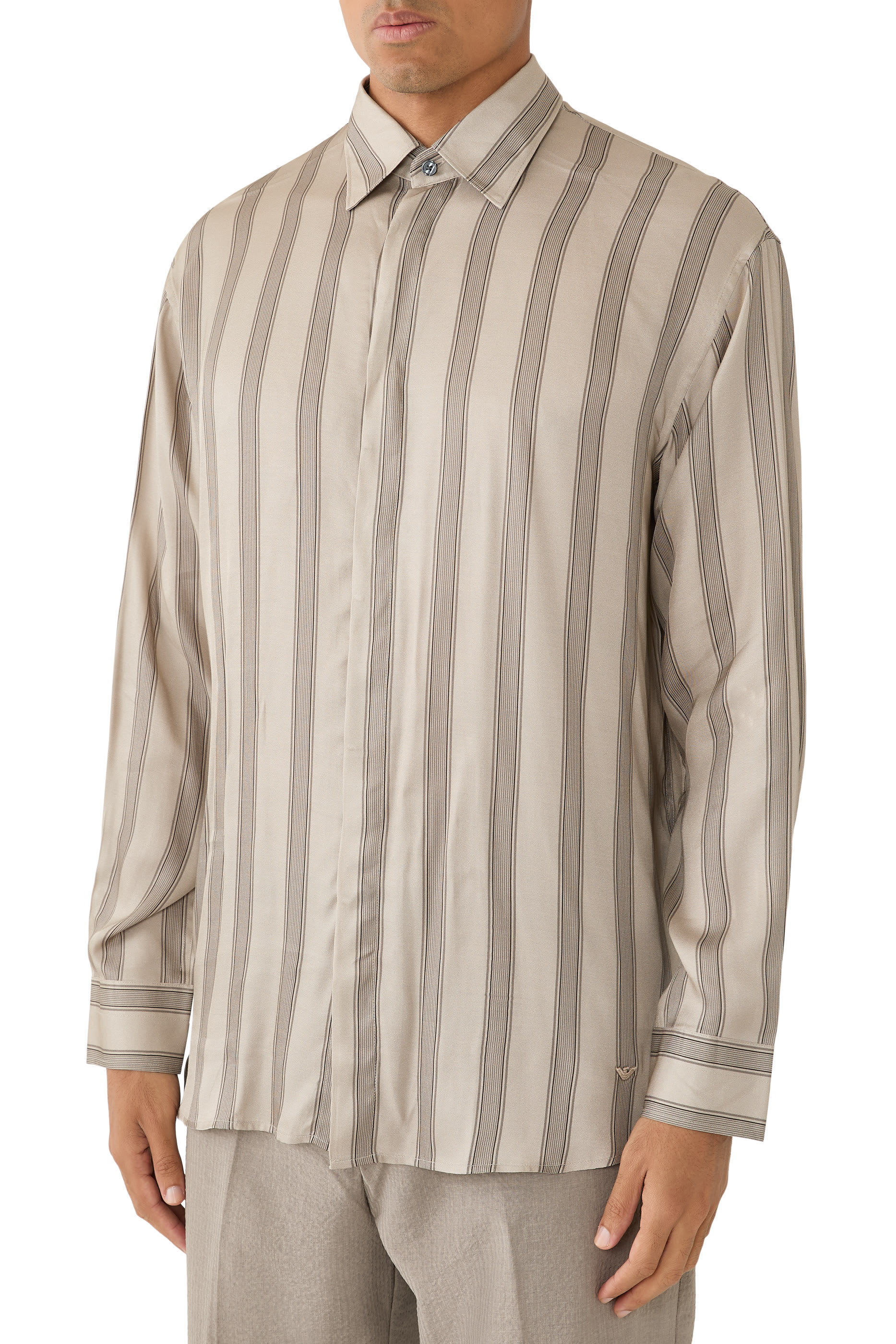 قميص بنقشة نباتية