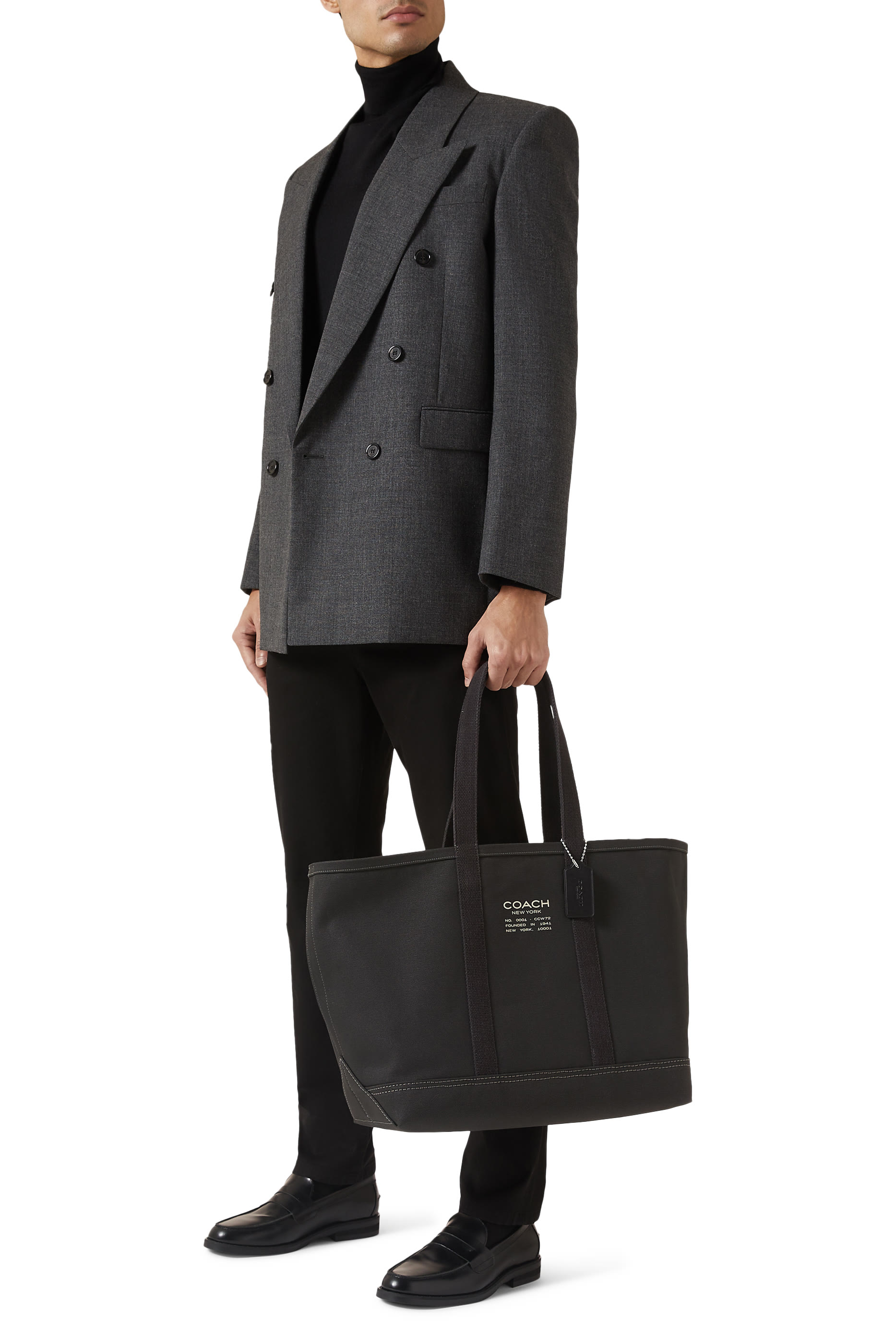 حقيبة يد بتصميم عملي