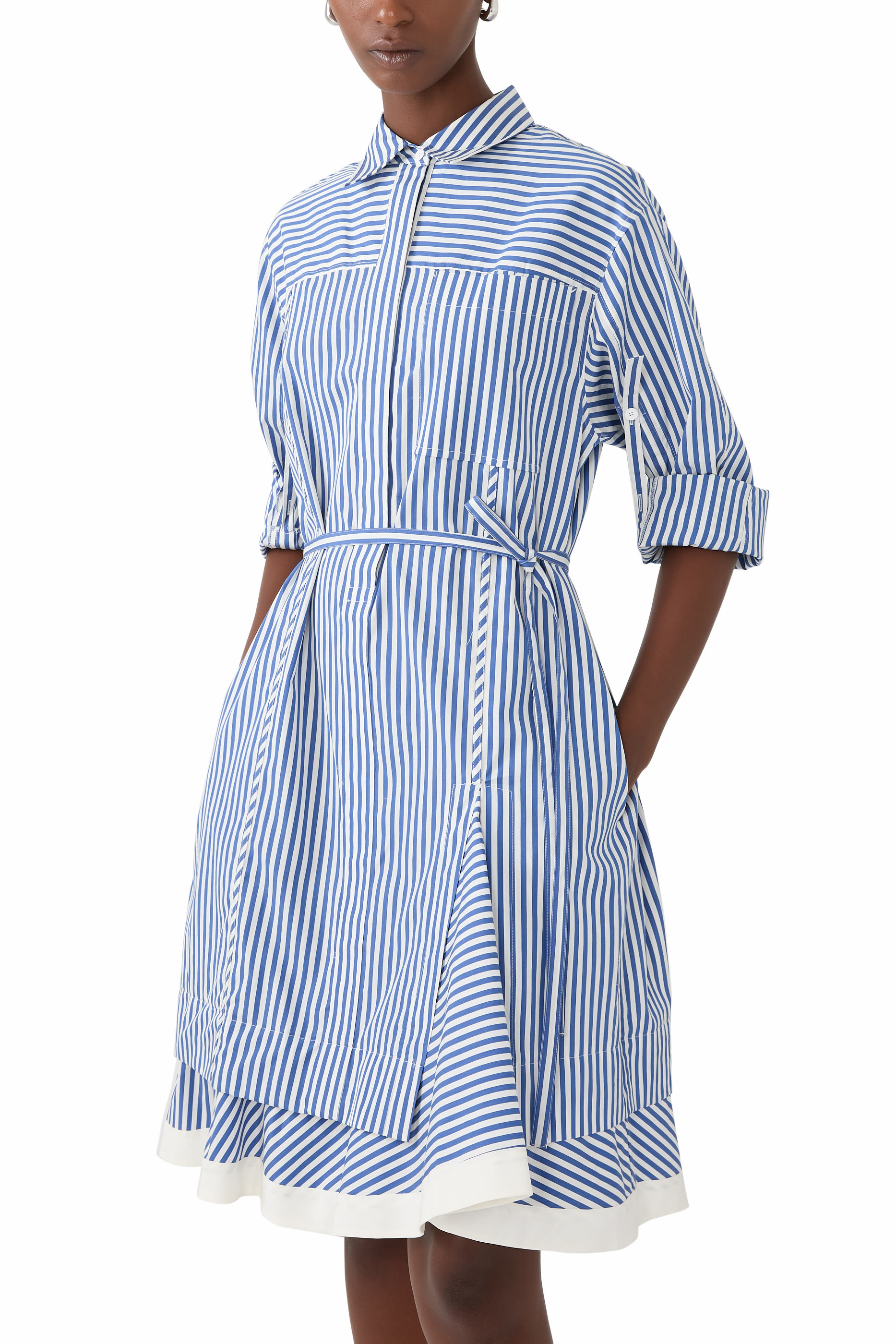 قميص بنقشة خطوط وأكمام منسدلة