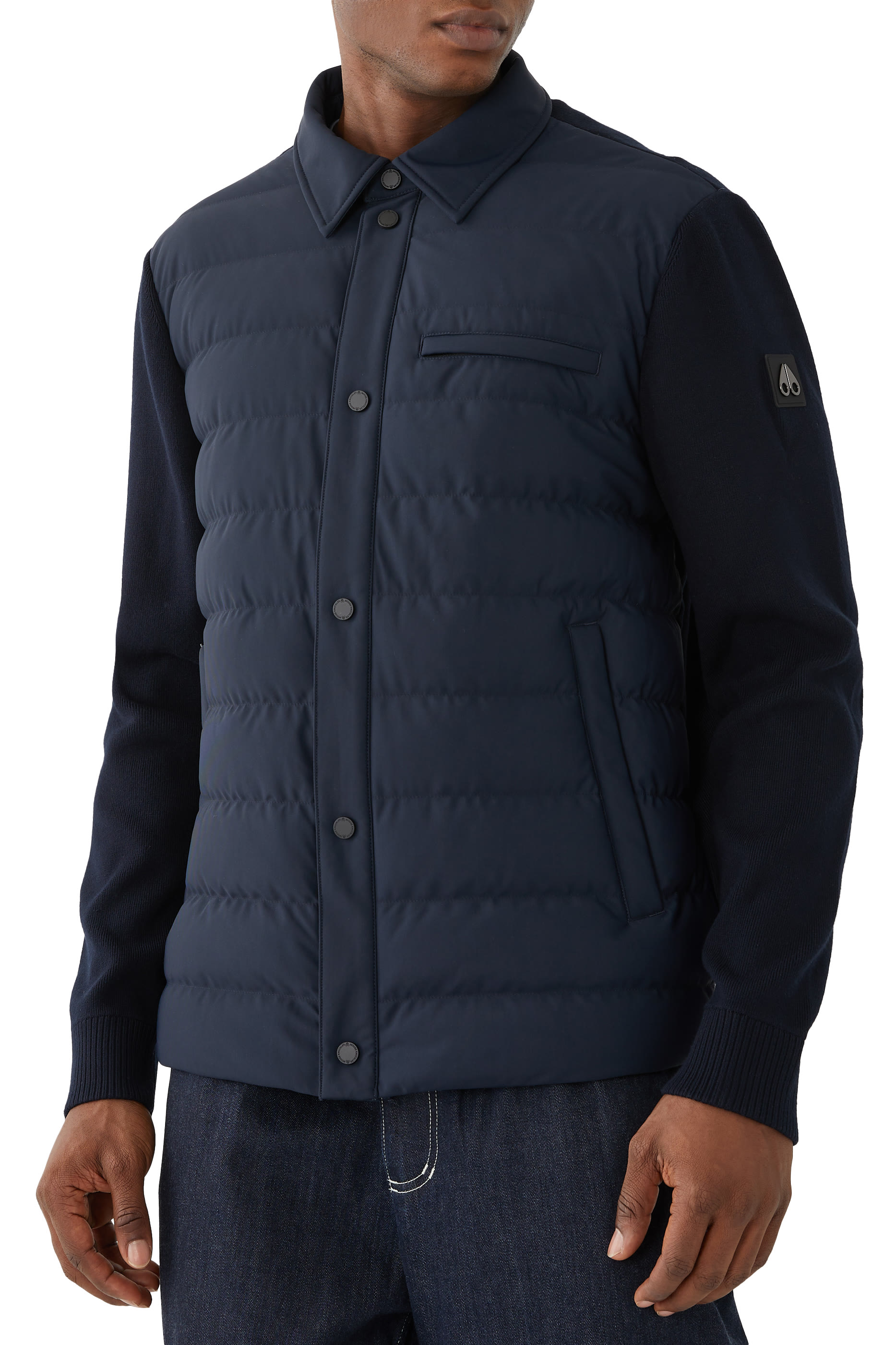 جاكيت بنقشة رخامية وتصميم قميص من خامات مختلفة