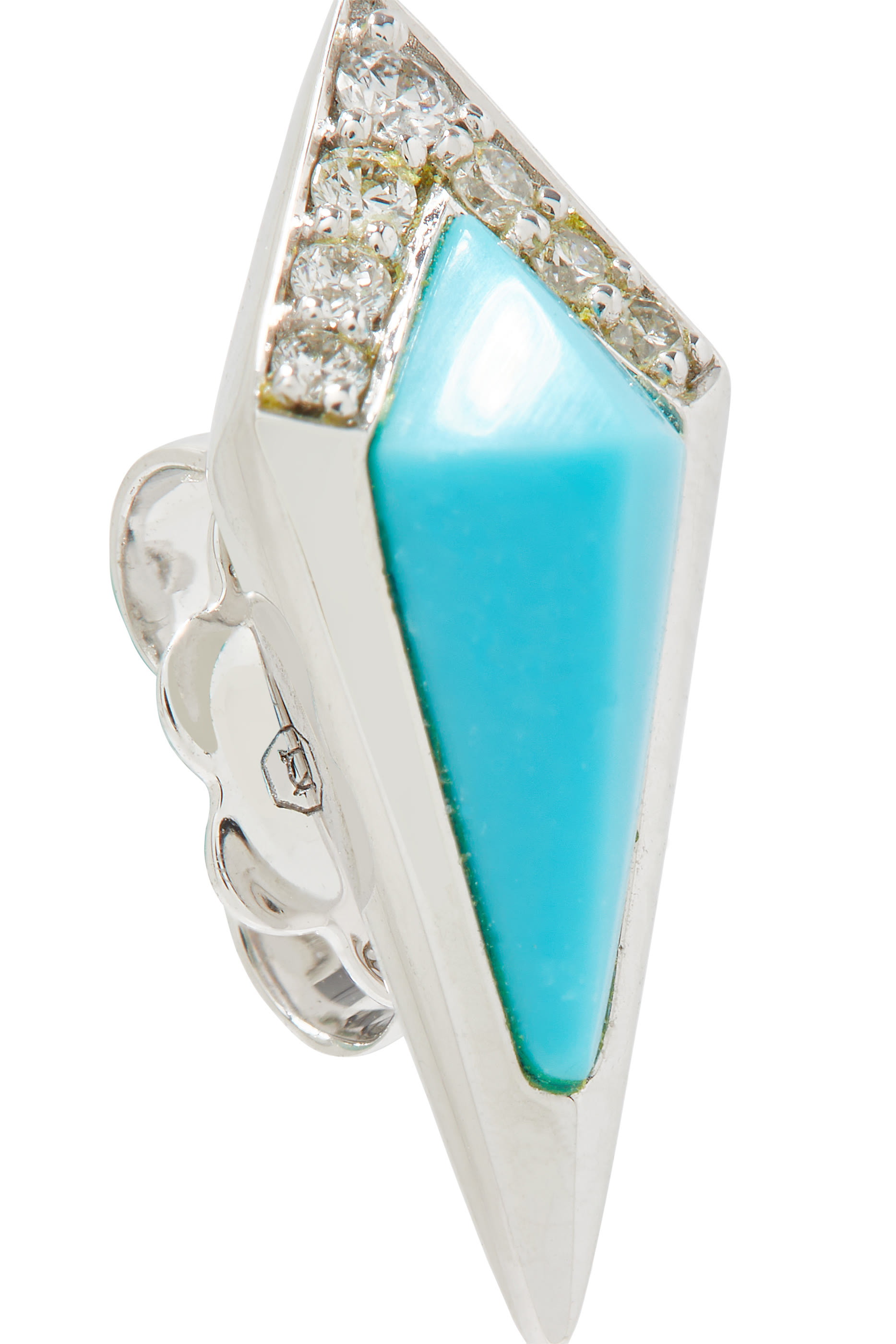 أقراط مرصعة بعرق اللؤلؤ