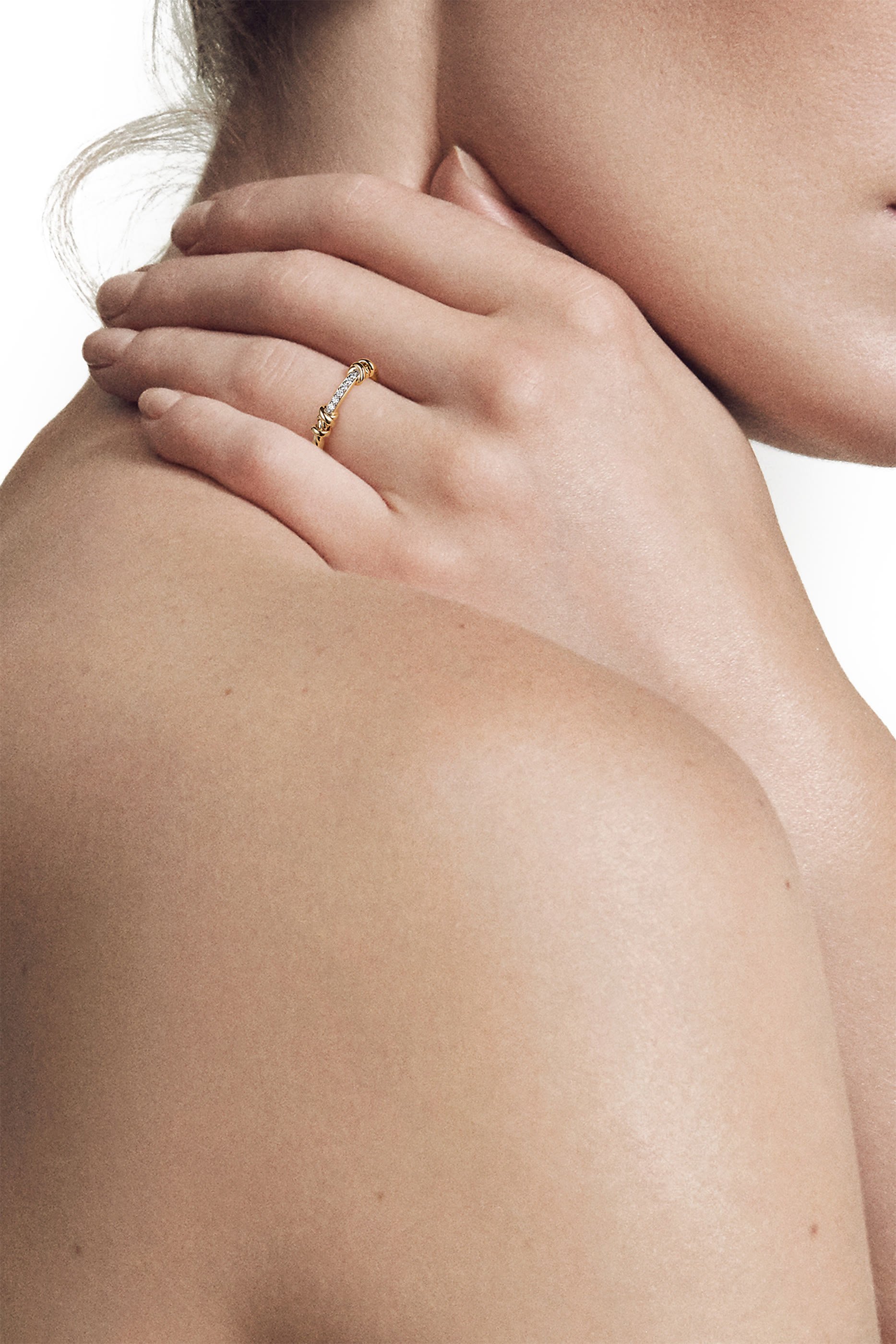 خاتم بيتيت هيلينا بتصميم ملفوف مرصع بالماس، ذهب أصفر عيار 18 قيراط