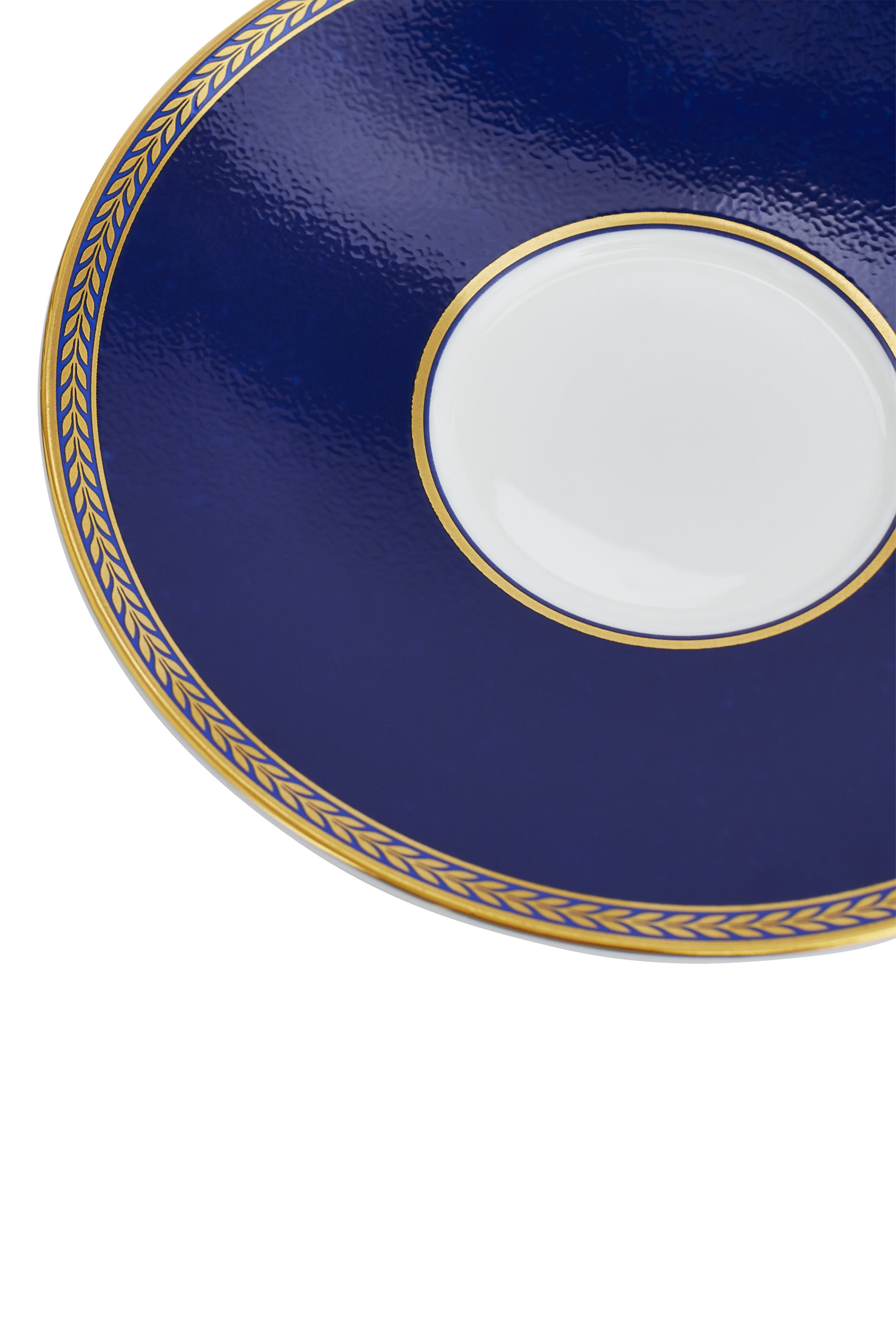 فنجان قهوة وطبق رينايسنس