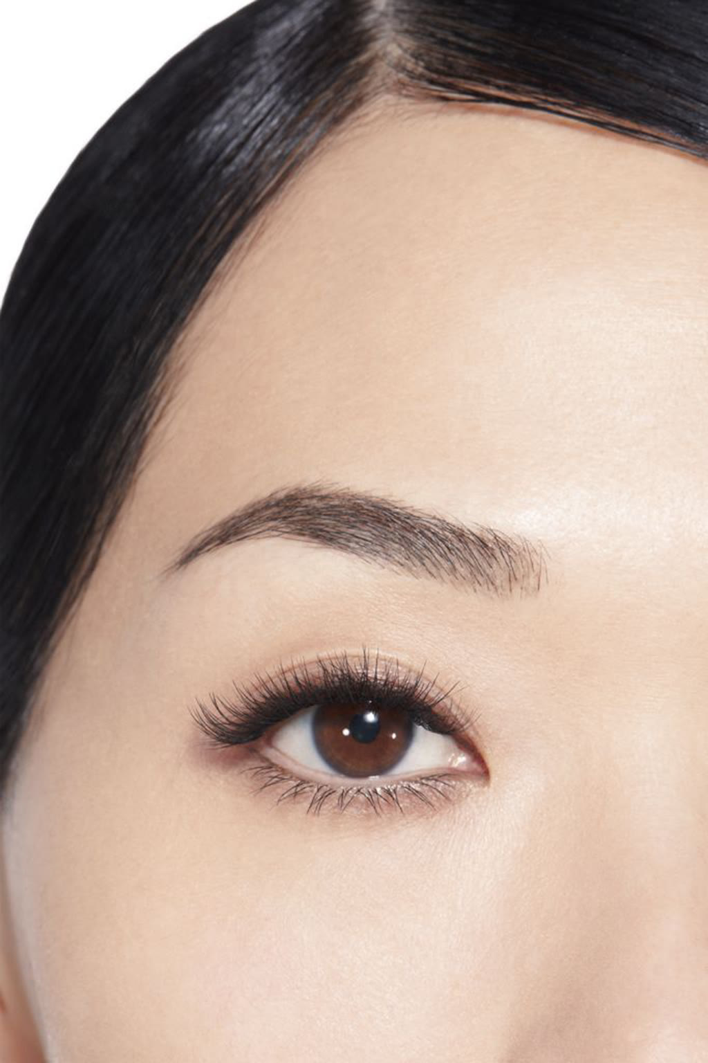 بلسم مرطّب للشفاه بلمسة لونية مشرقة وصحية. LES BEIGES BAUME &Agrave; L&Egrave;VRES