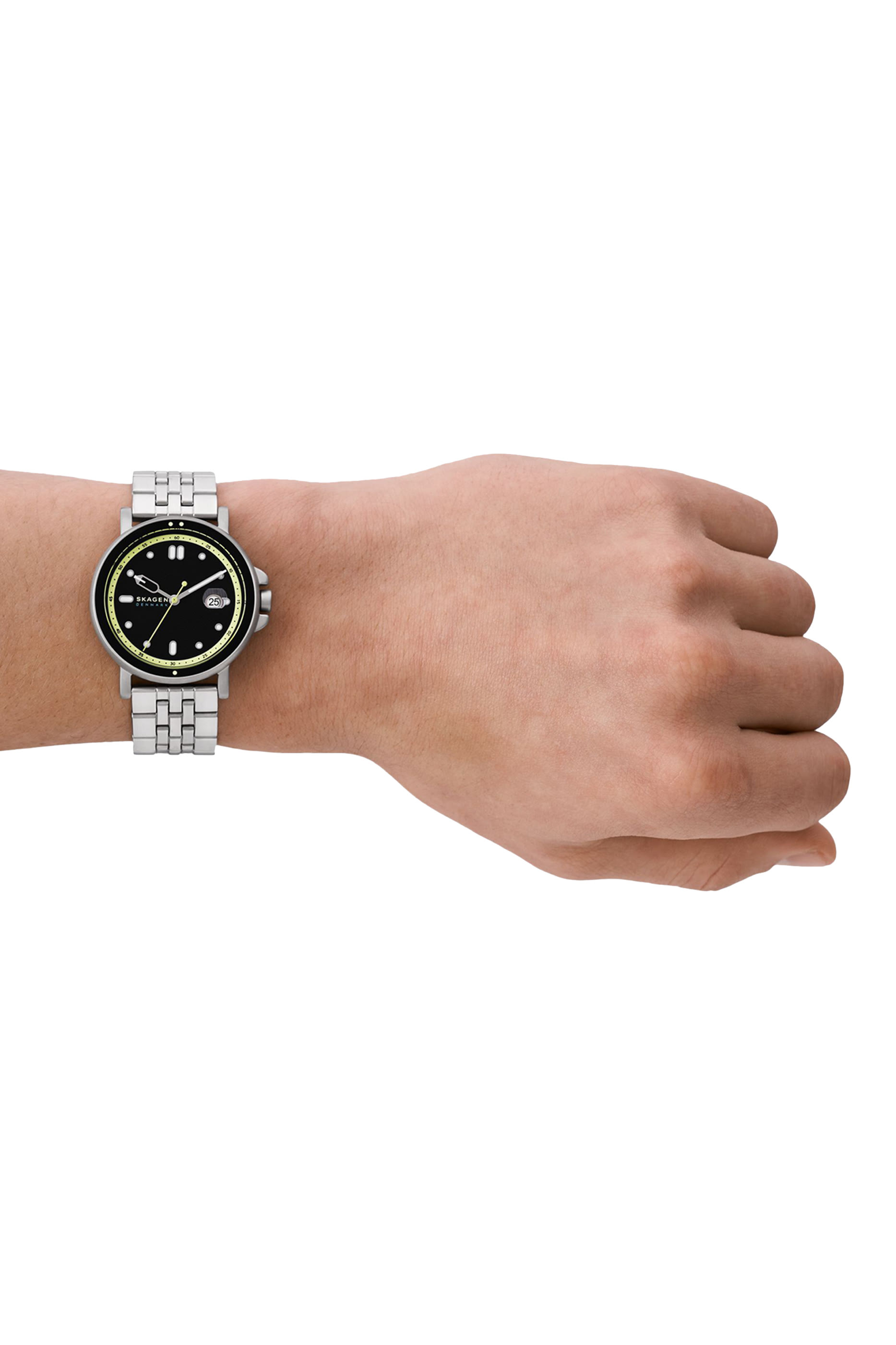 ساعة رياضية بشعار الماركة ثلاثية العقارب بسوار ستانلس ستيل