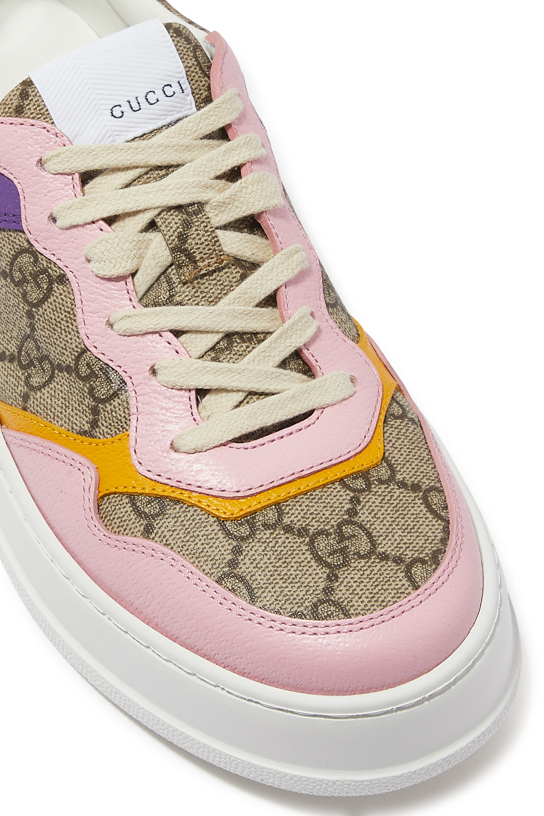 سنيكرز سميك بنقشة حروف شعار الماركة