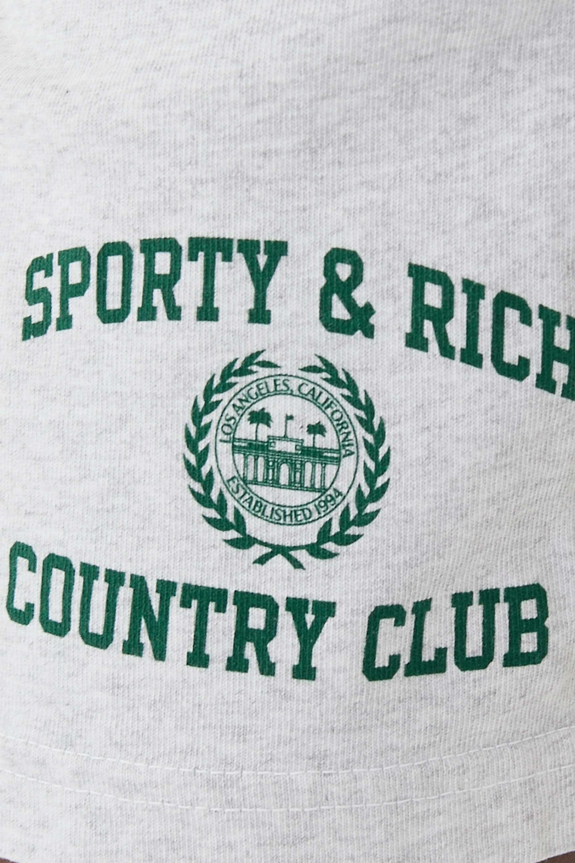 شورت رياضي بشعار الماركة بتصميم جامعي