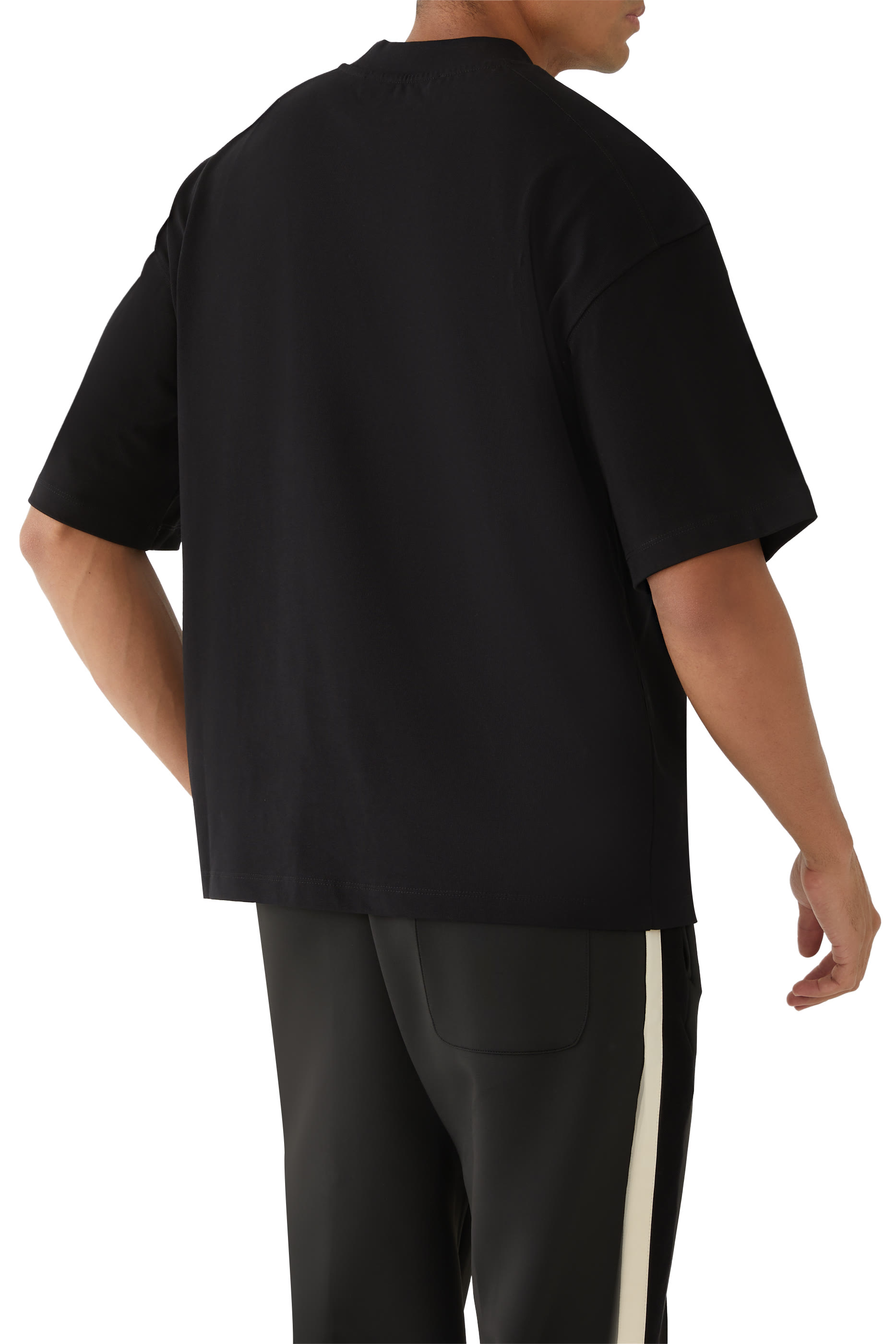 تيشيرت بلوك بياقة ضيقة