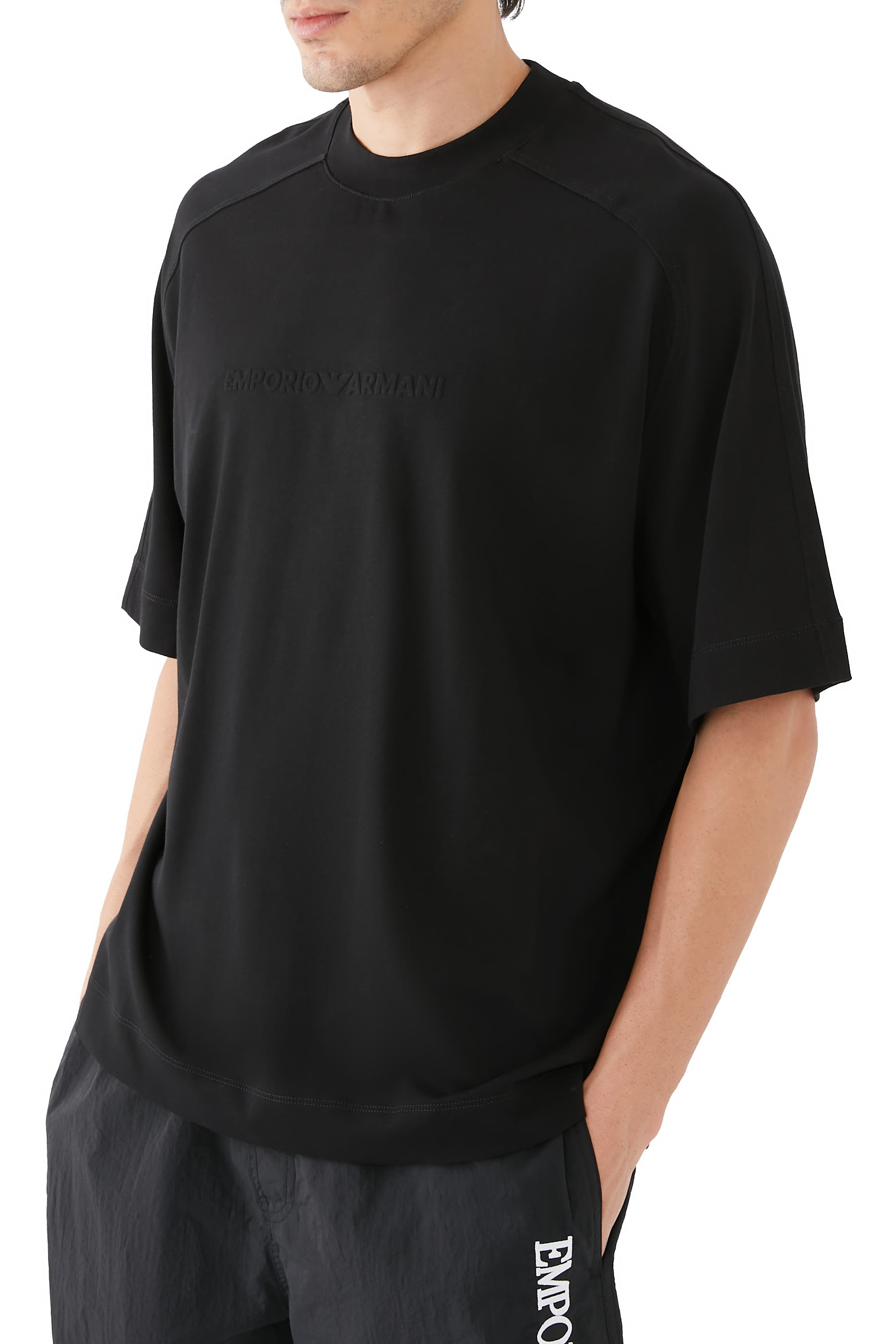 تيشيرت بشعار الماركة بتصميم منفوخ