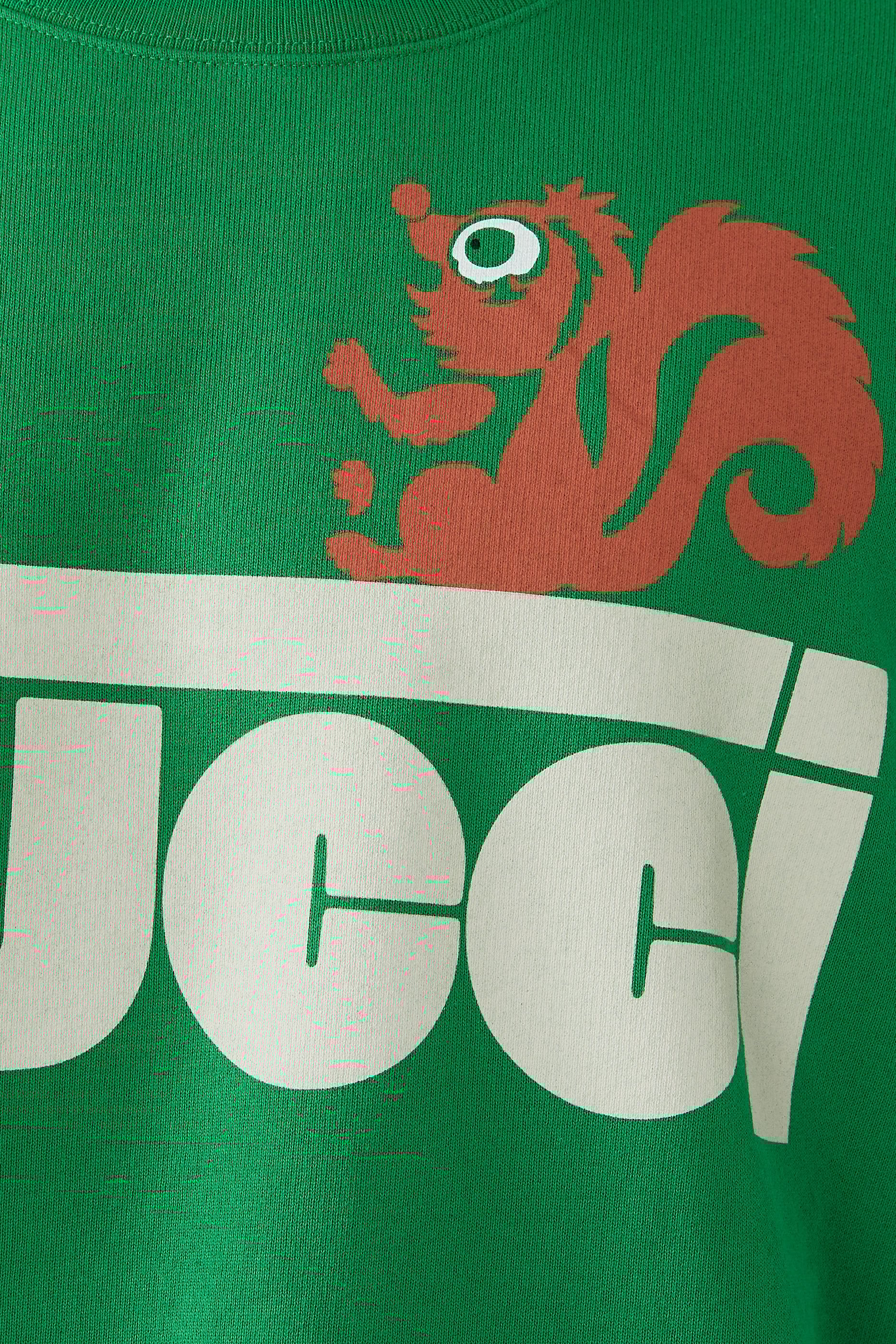 سويت شيرت بطبعة ظربن وشعار الماركة بتصميم ريترو