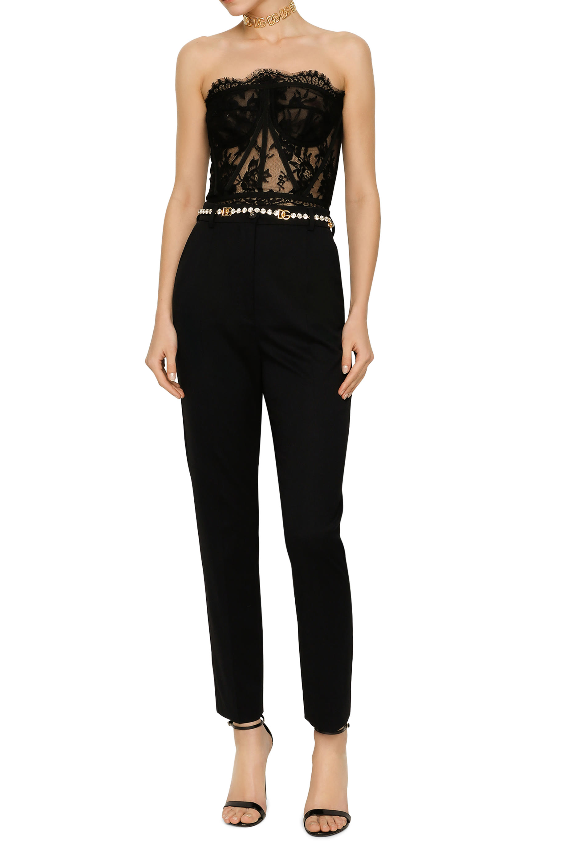 بلوزة بتصميم صدرية دانتيل