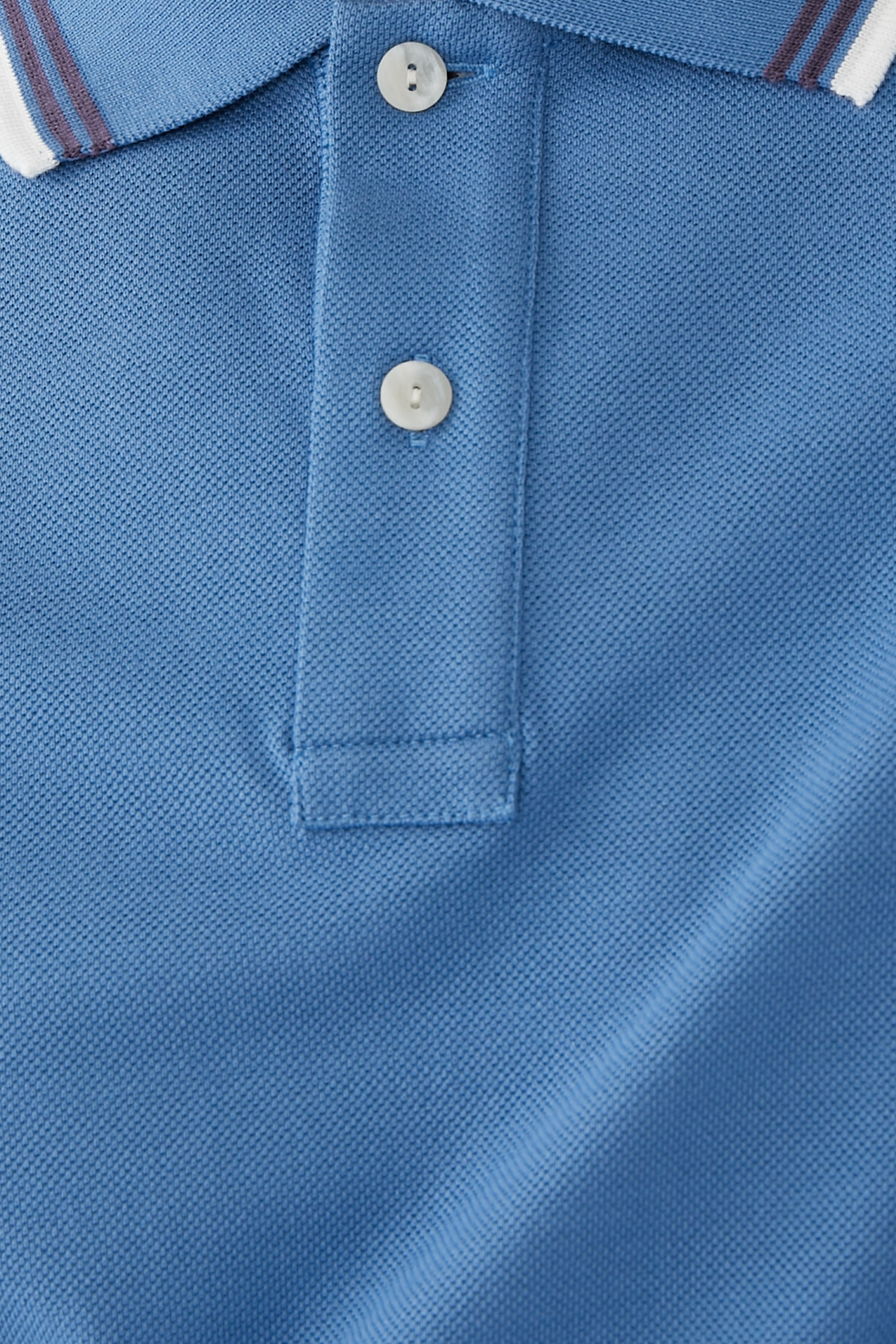 قميص بولو بحافة مخططة