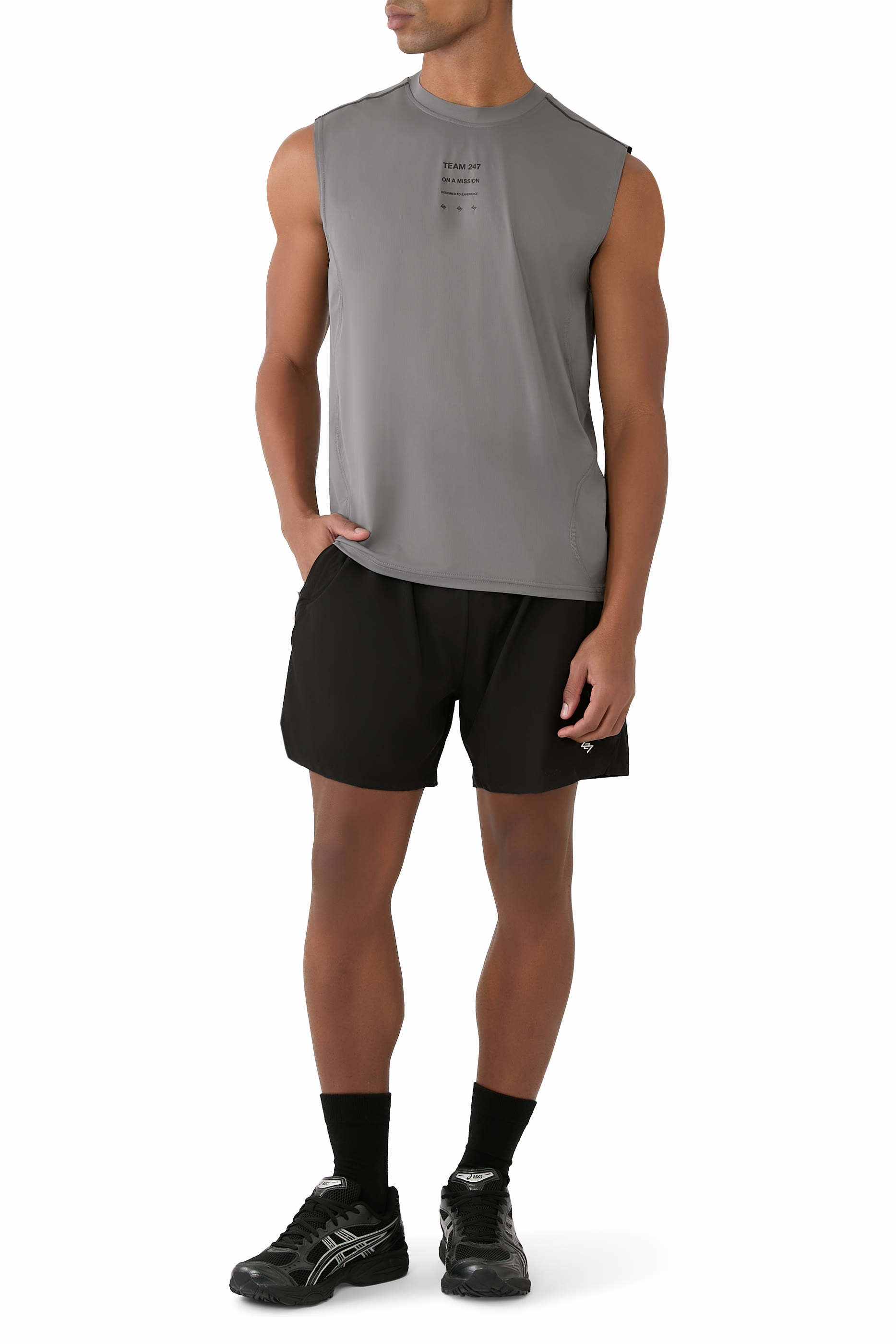 بلوزة ترايل 247 بلا أكمام 