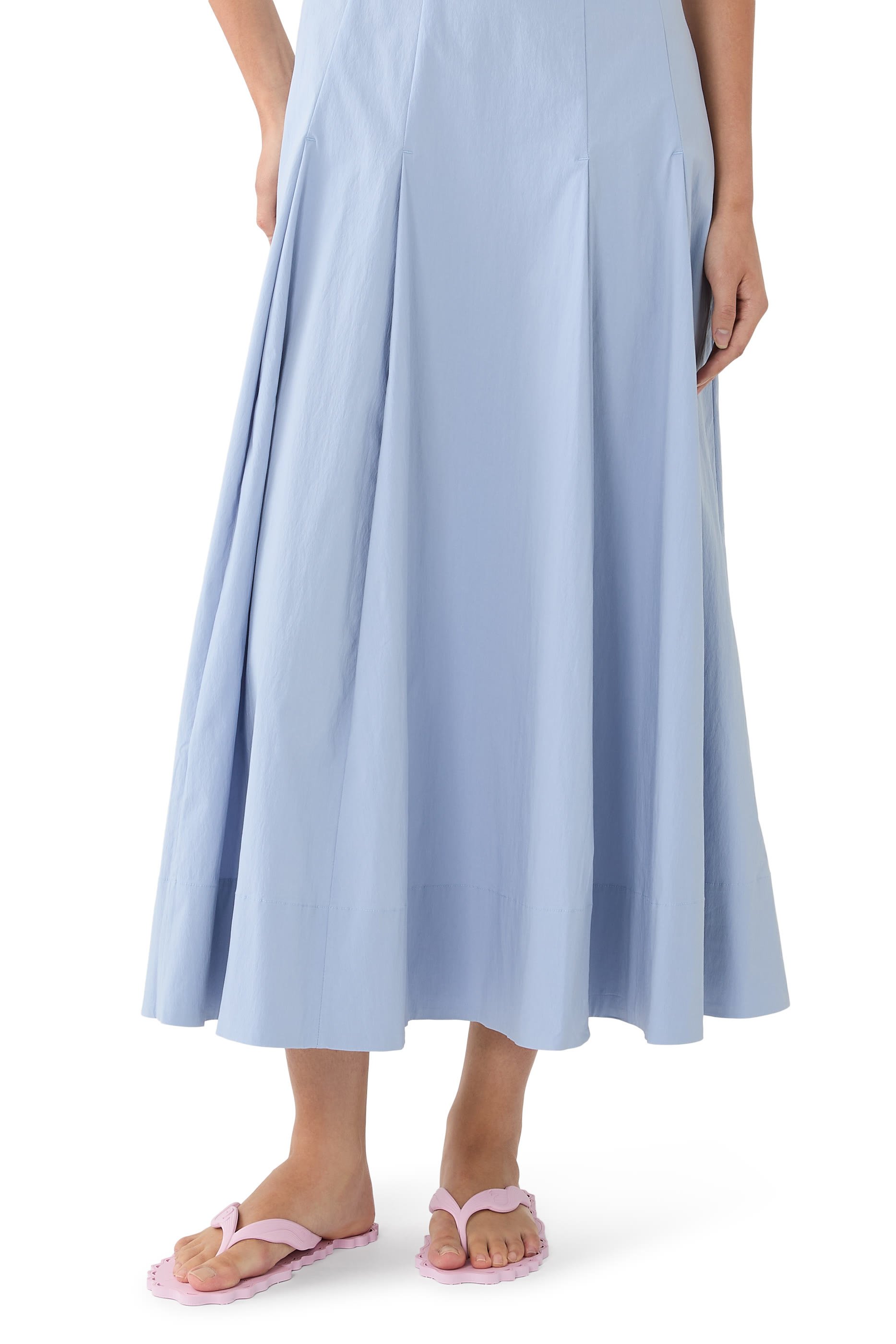 صندل بتصميم ثونج بتفاصيل مموجة