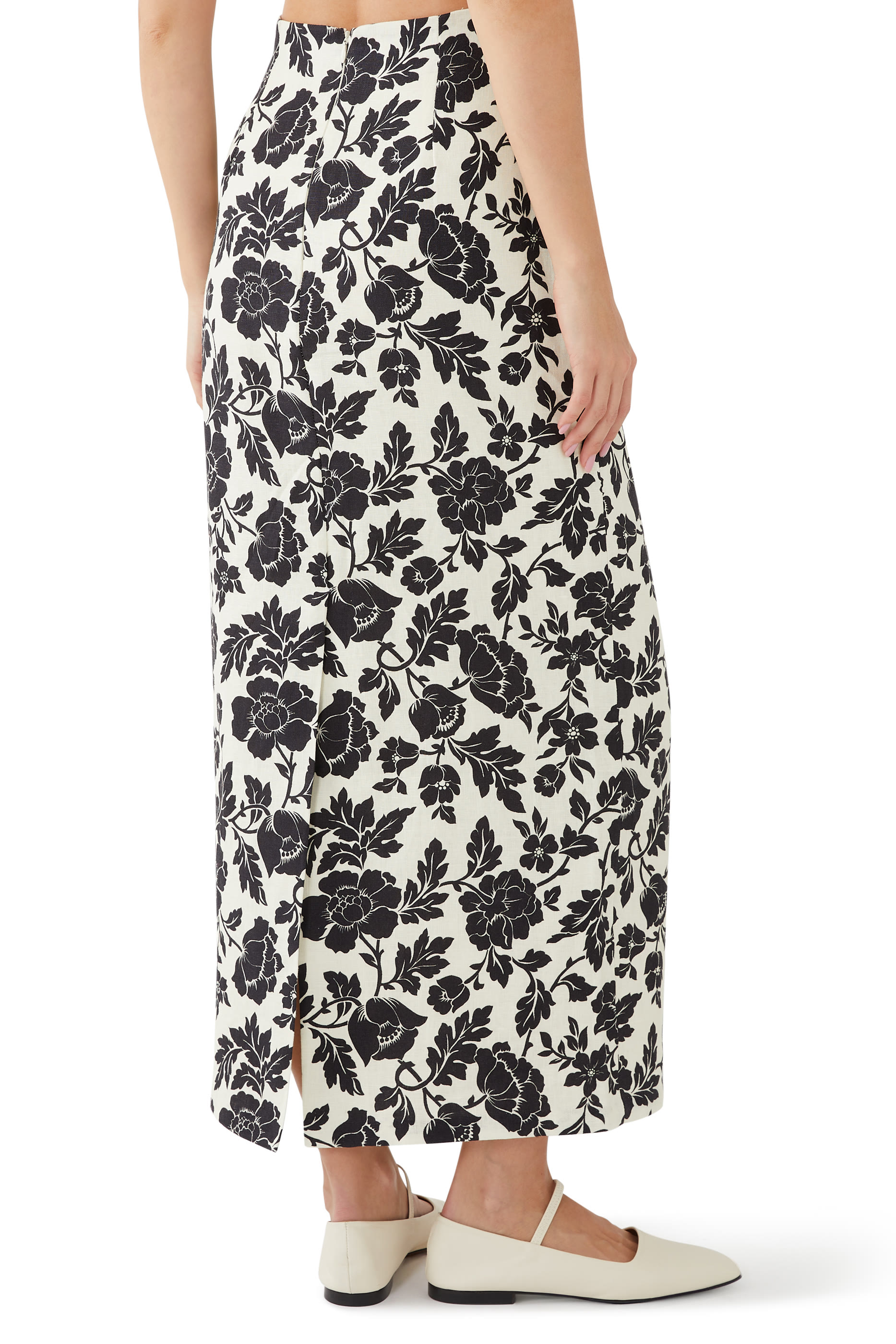 تنورة روميو بقصة مستقيمة