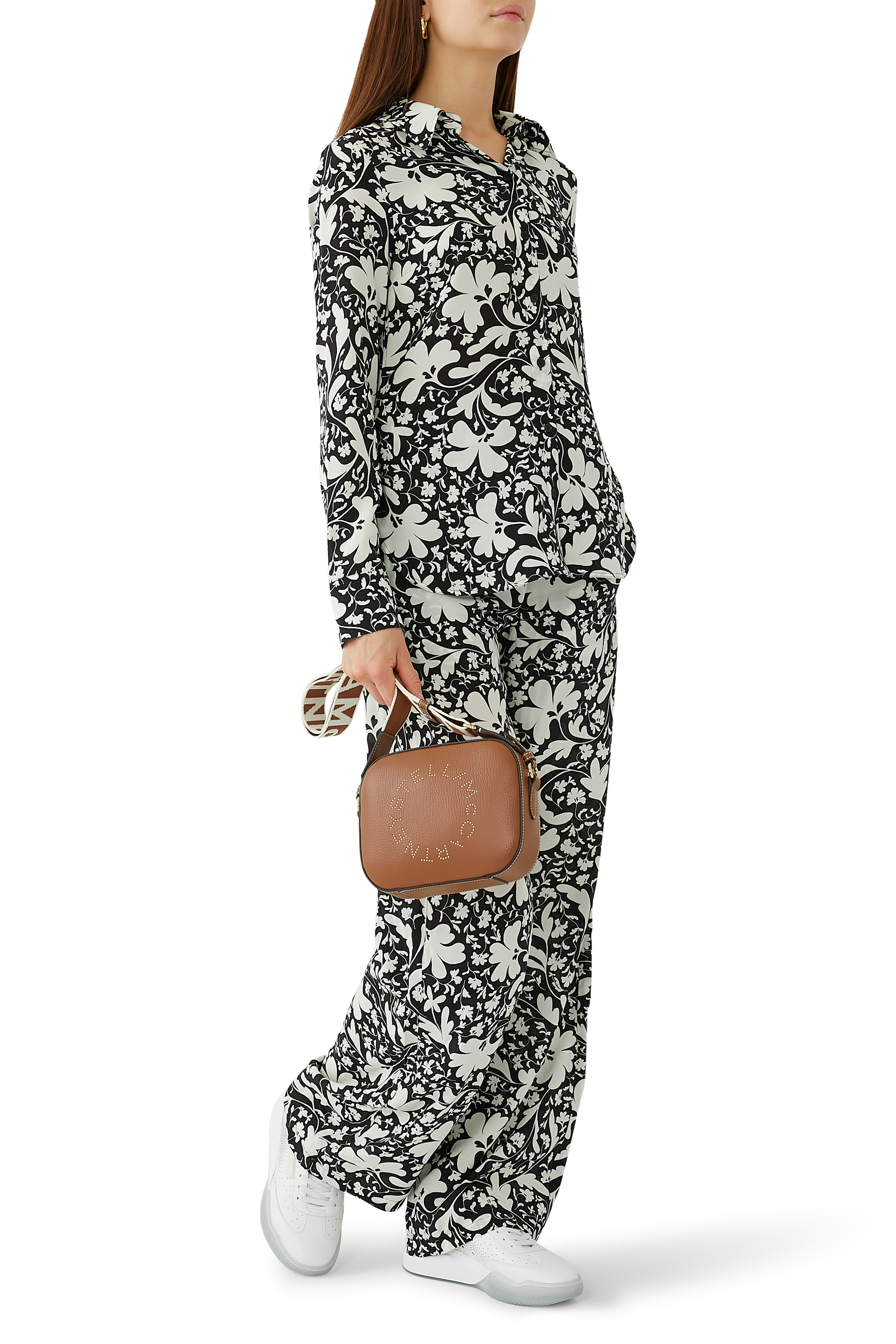 حقيبة كاميرا صغيرة بشعار الماركة