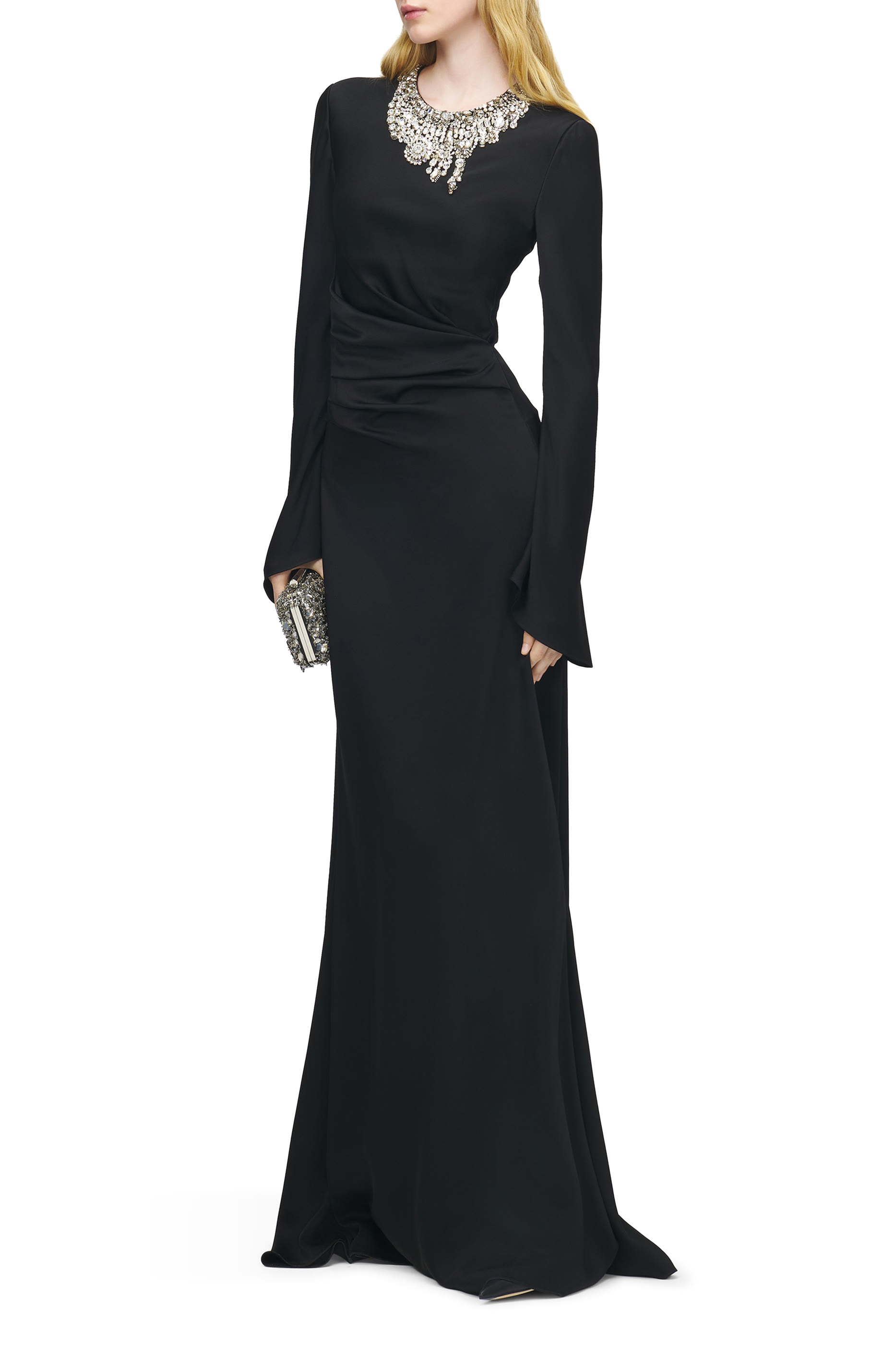 فستان سهرة بأحجار