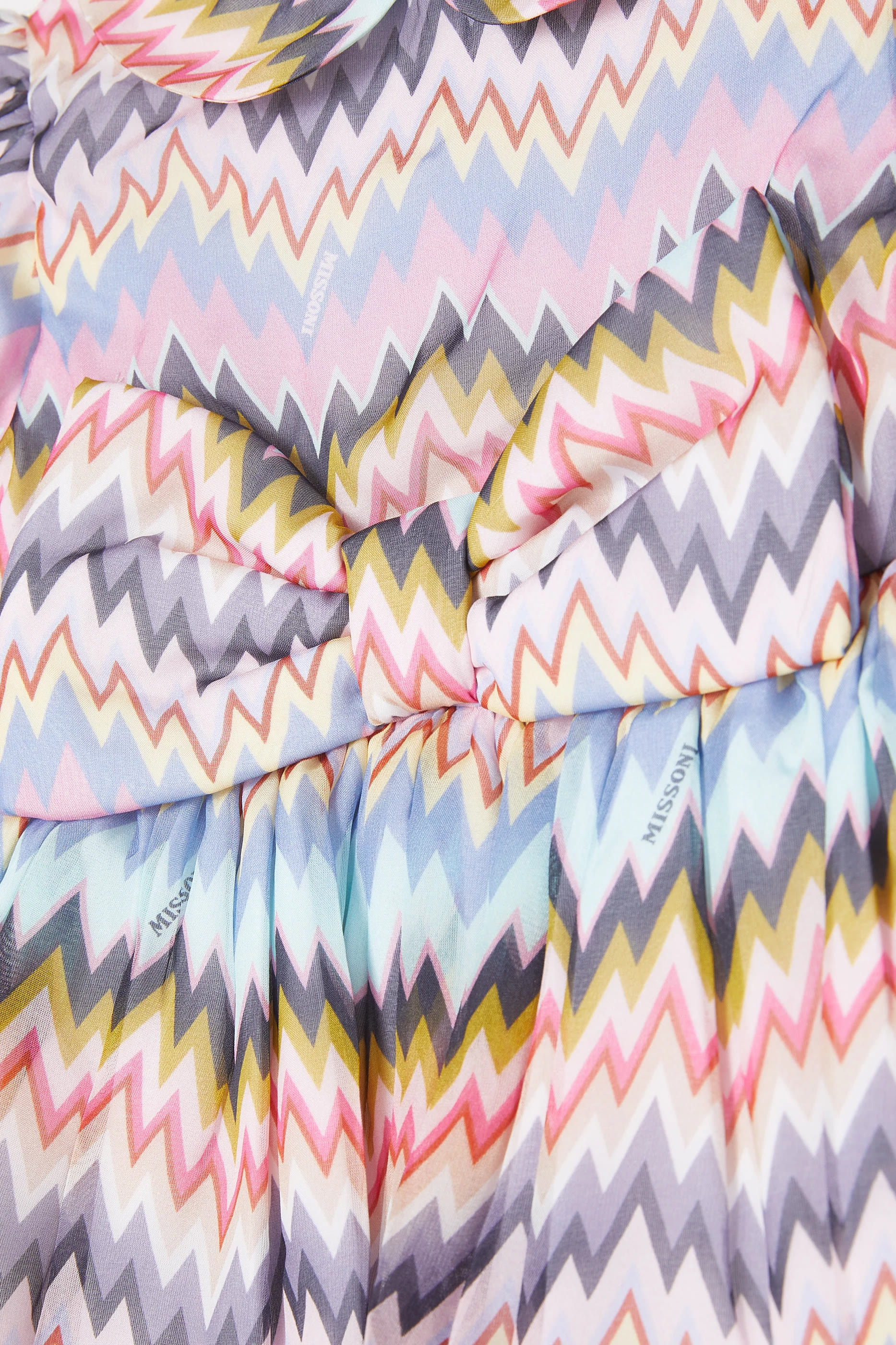 طقم فستان بربطة وطبعة خطوط متعرجة للأطفال