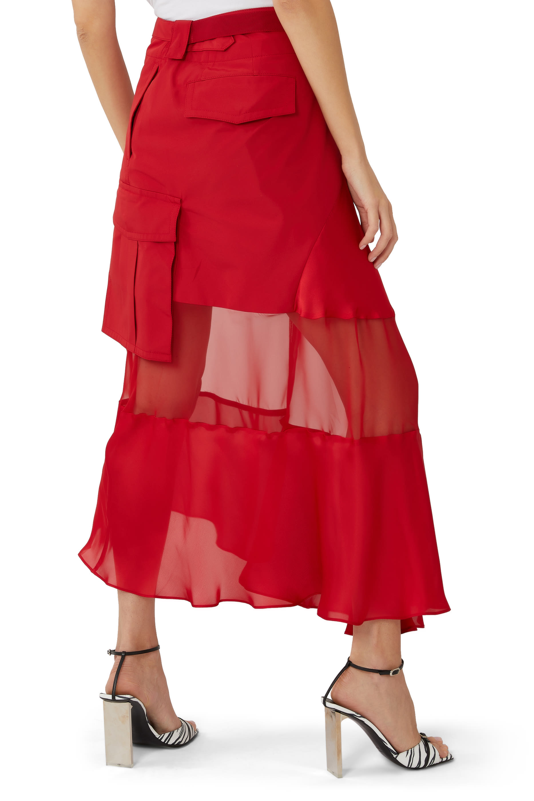 تنورة بأقمشة متنوعة