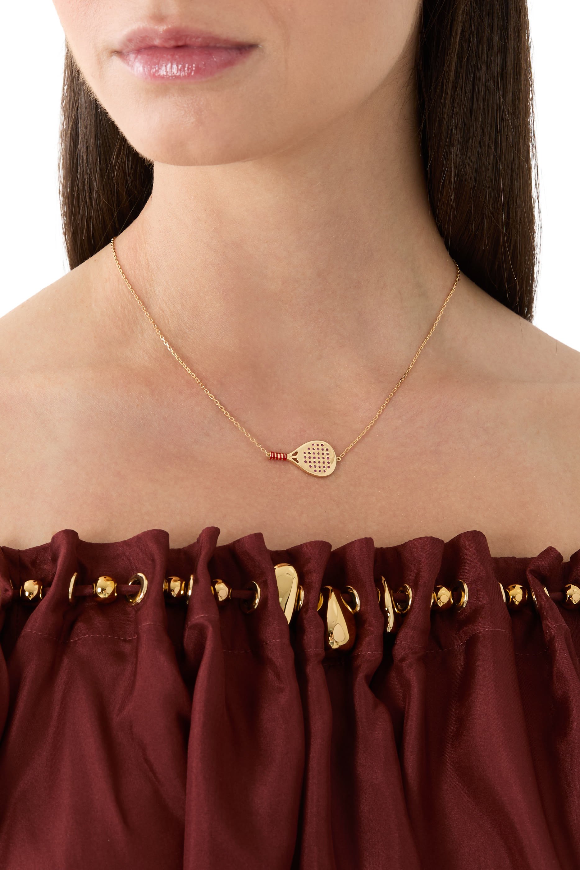 قلادة بدلاية بتصميم مضرب مزينة بالماس والمينا، ذهب أصفر عيار 18