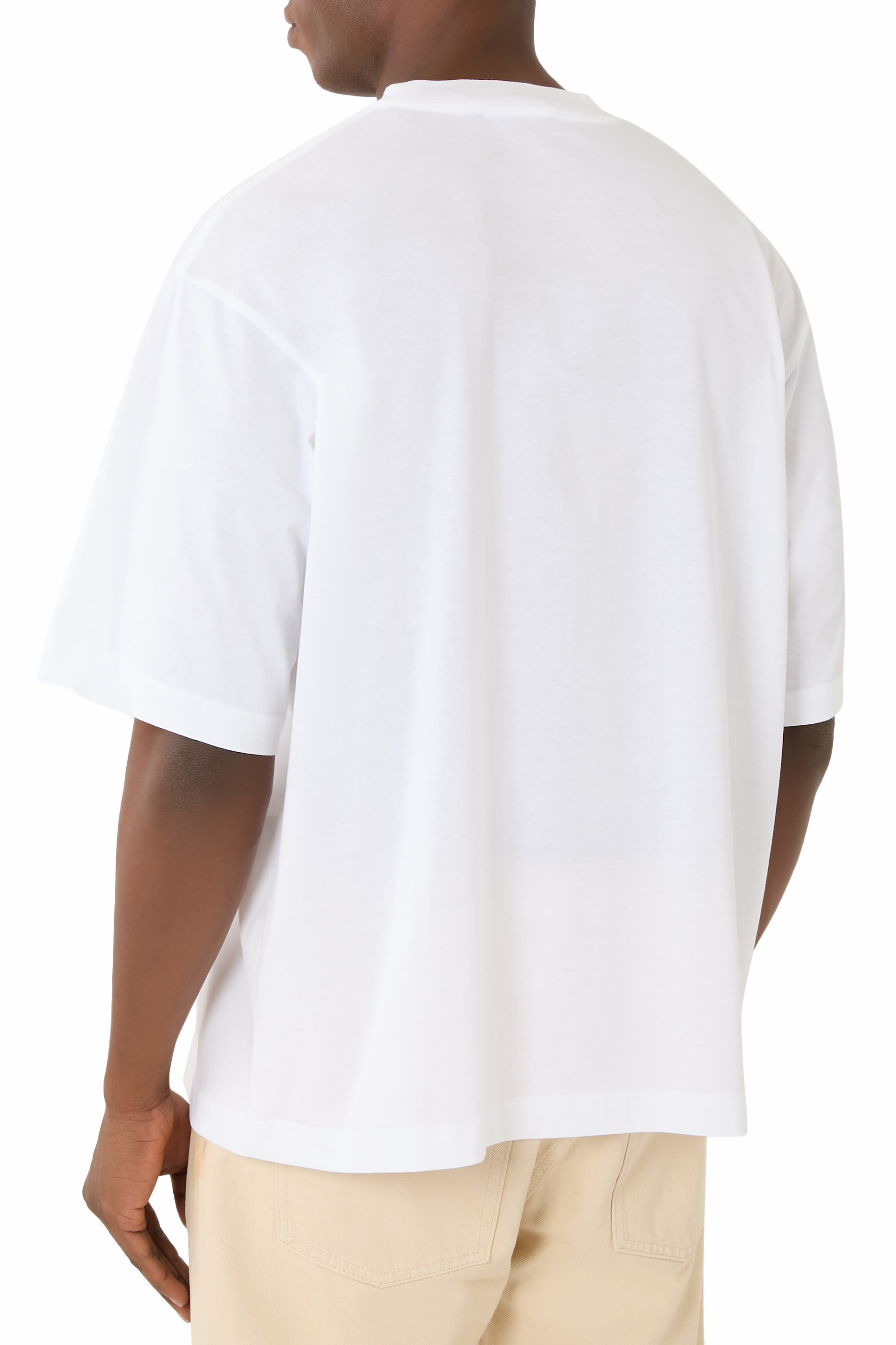 تيشيرت بأكمام قصيرة